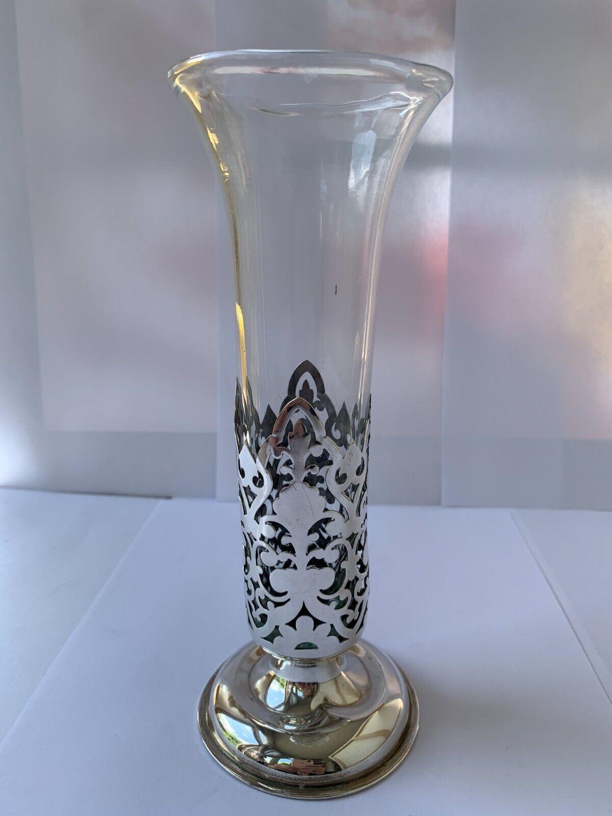 Victorian Pierced Sterling Silver and Glass Vase by Walker & Hall, 1898 For Sale 4