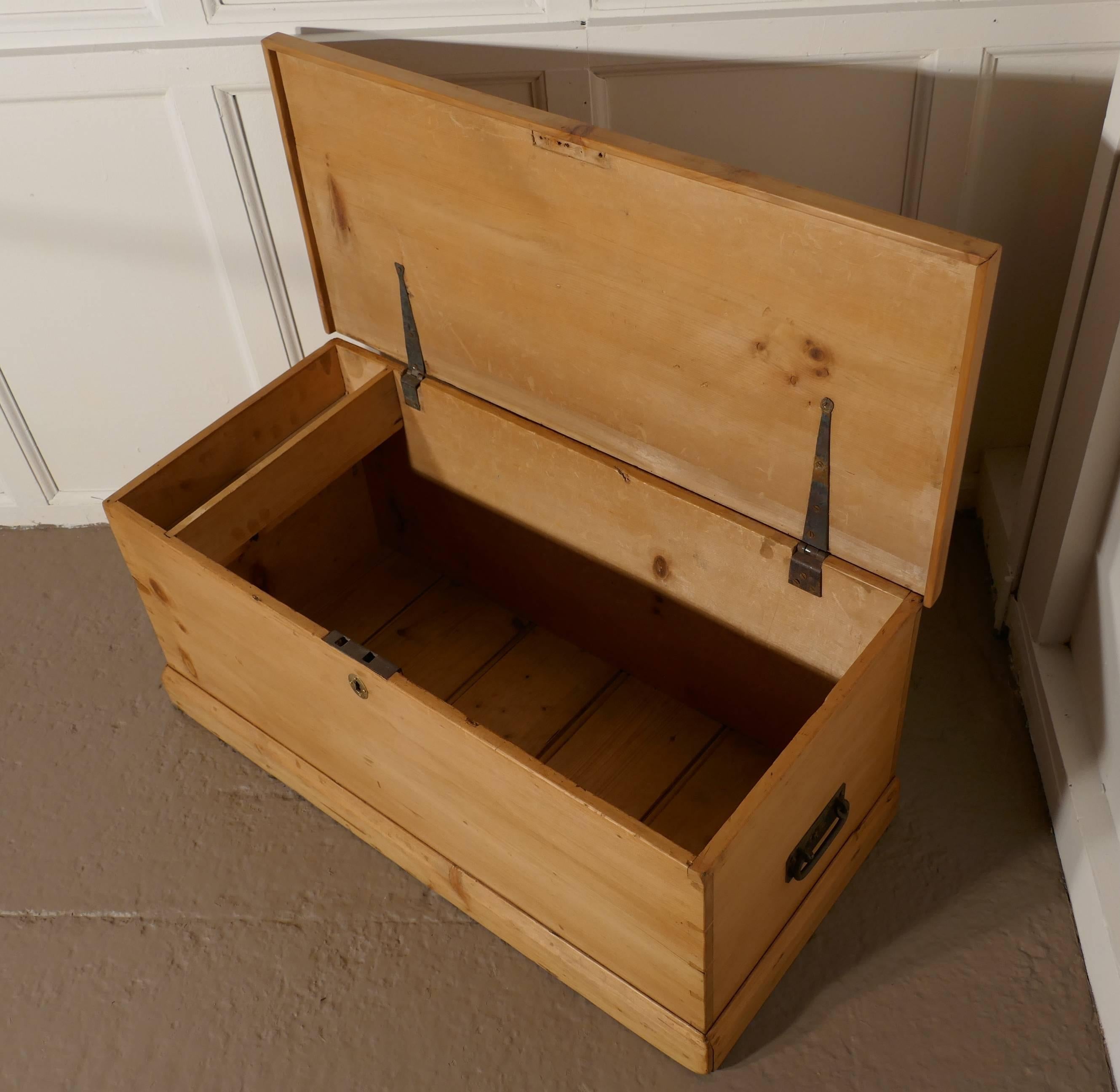 Victorian Pine Blanket Box, Coffee Table or Shoe Tidy In Good Condition In Chillerton, Isle of Wight