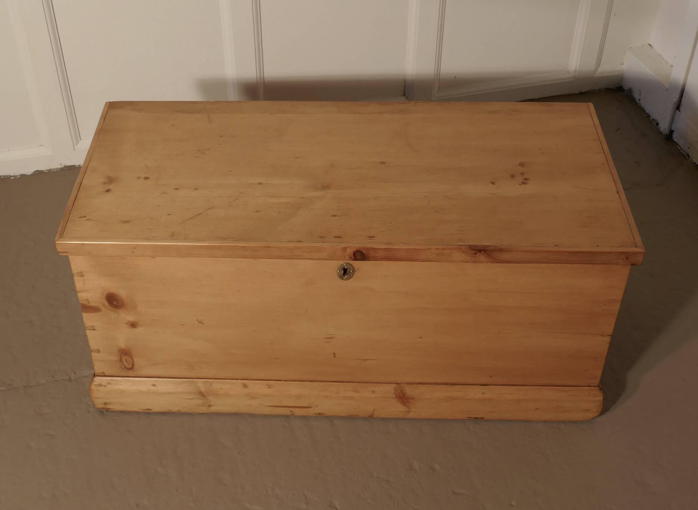 Victorian Pine Blanket Box, Coffee Table or Shoe Tidy 1