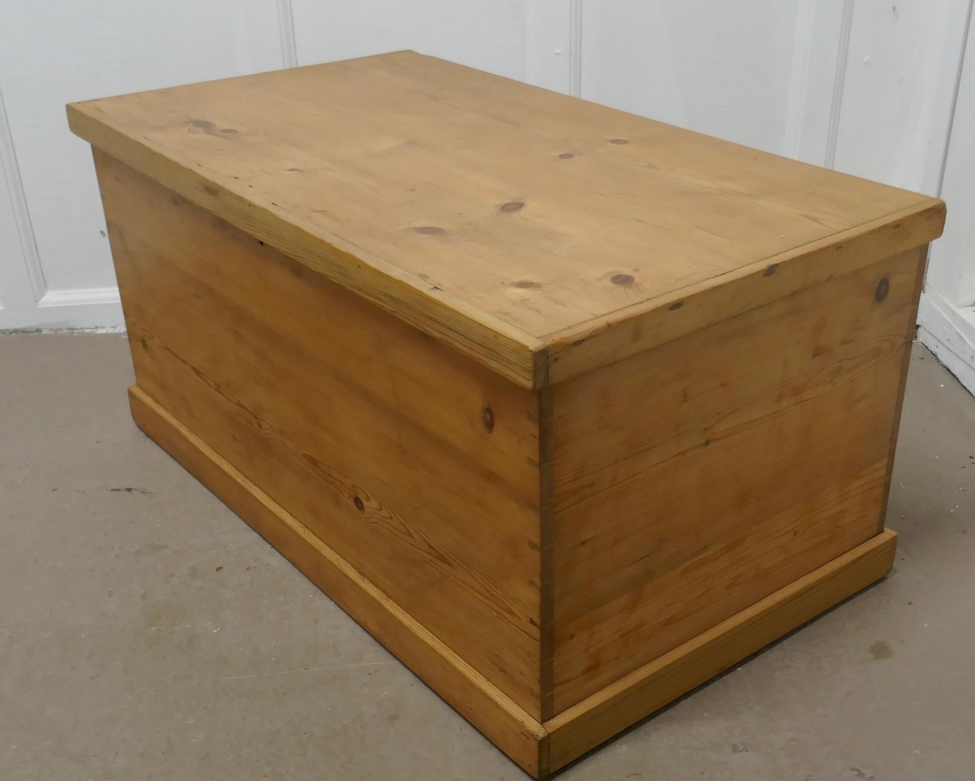 Victorian Pine Blanket Box, Coffee Table or Shoe Tidy 1