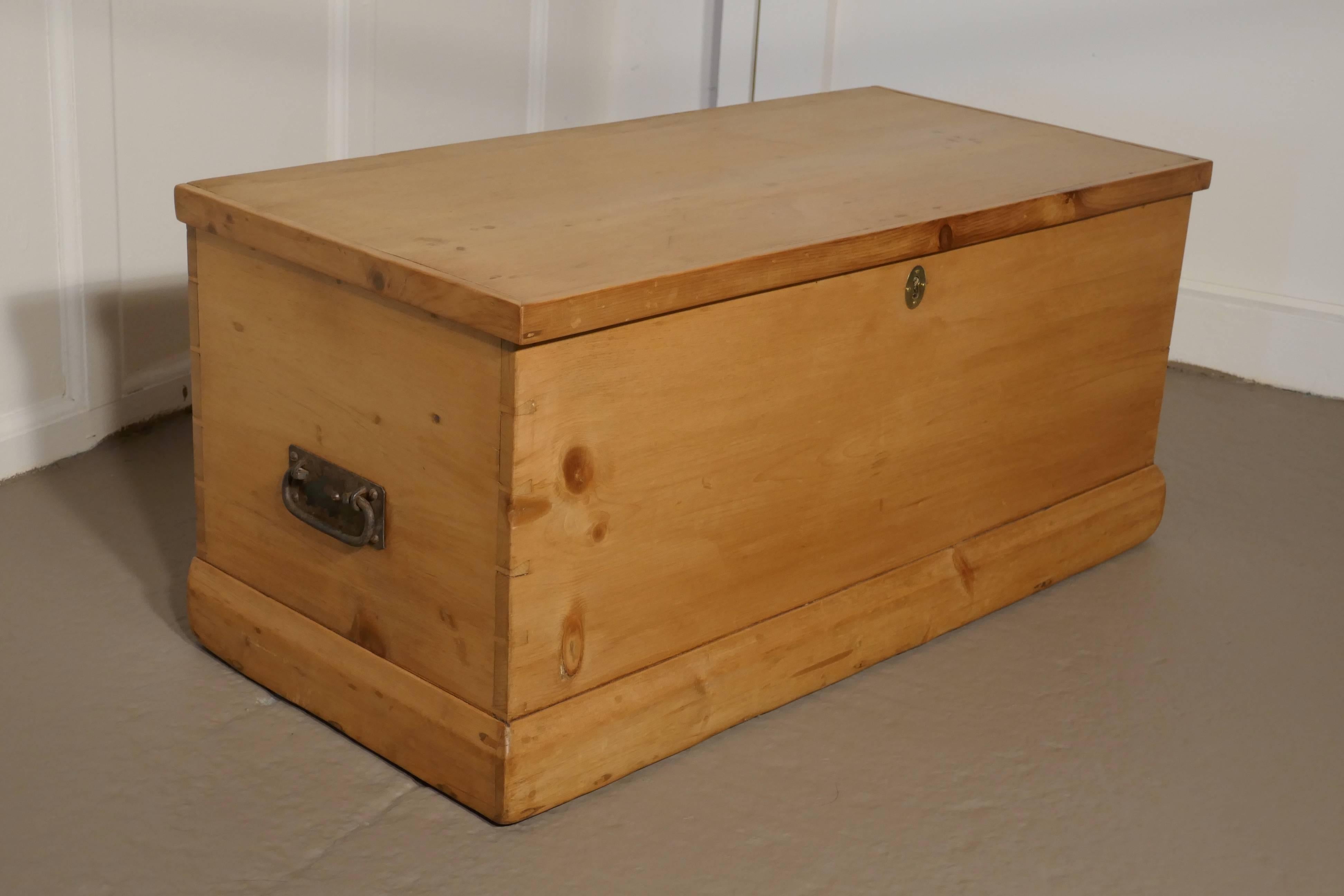Victorian Pine Blanket Box, Coffee Table or Shoe Tidy 3