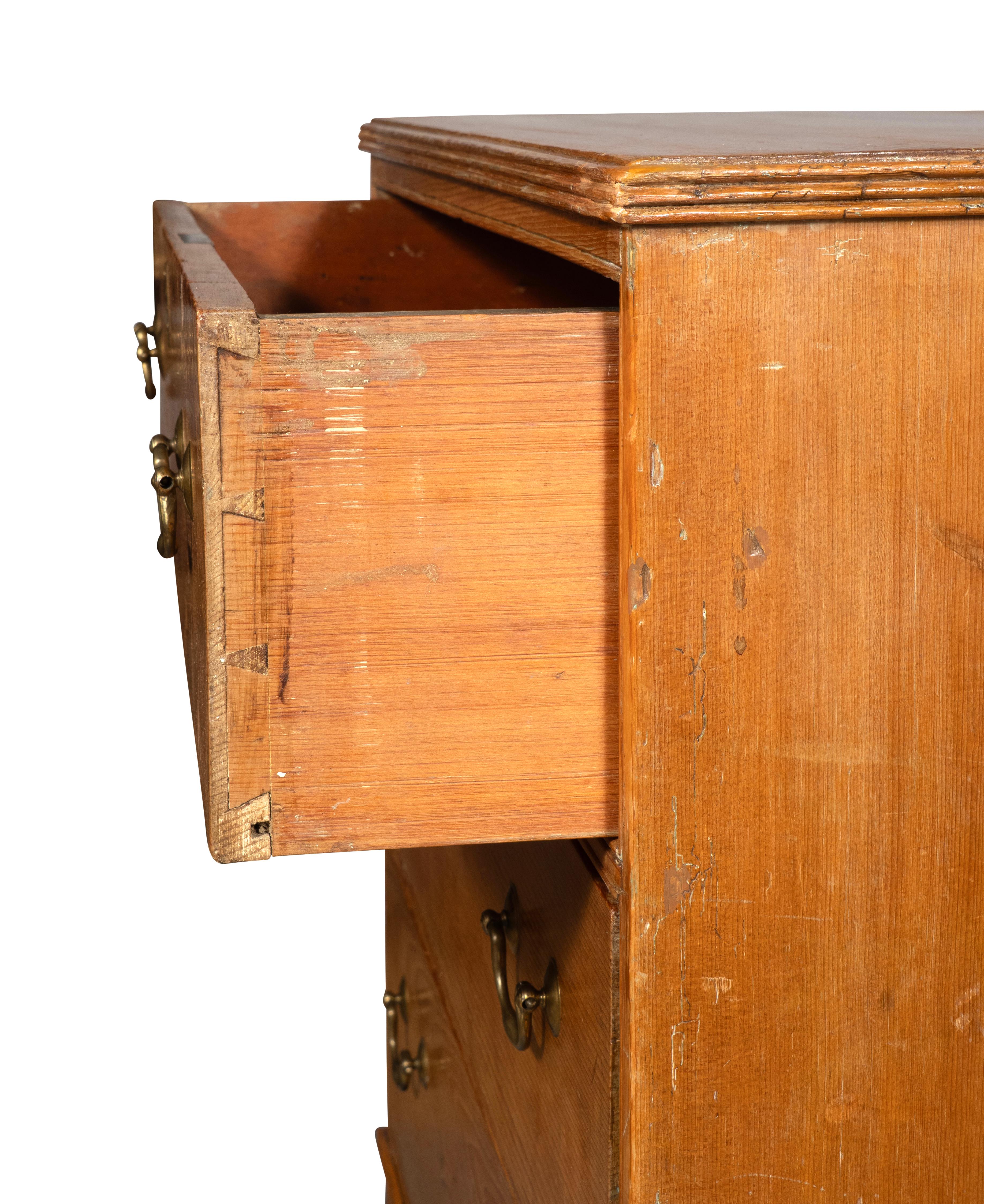 Ottone Cassettiera vittoriana in pino in vendita