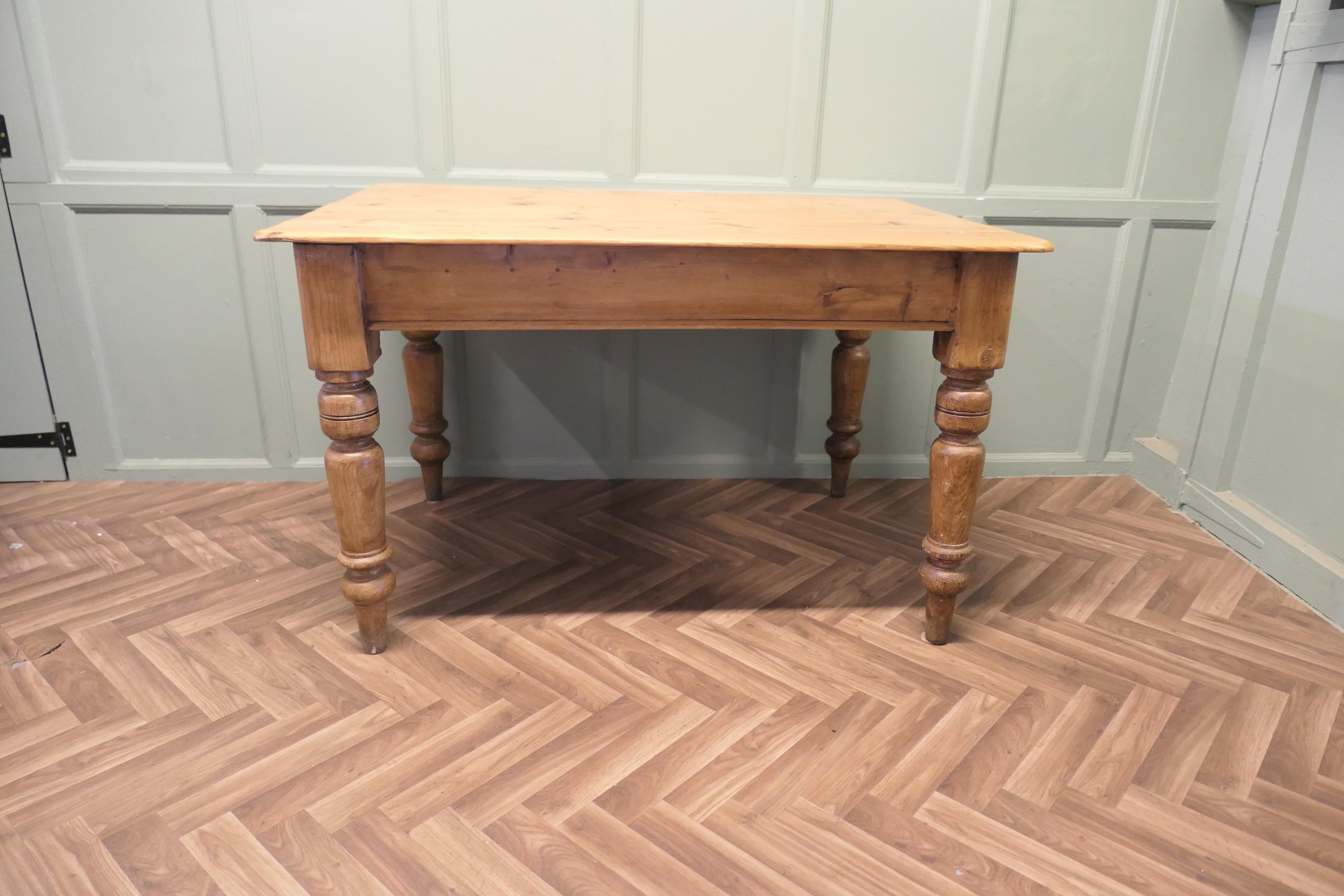 Victorian Pine Farmhouse Kitchen Table For Sale 2