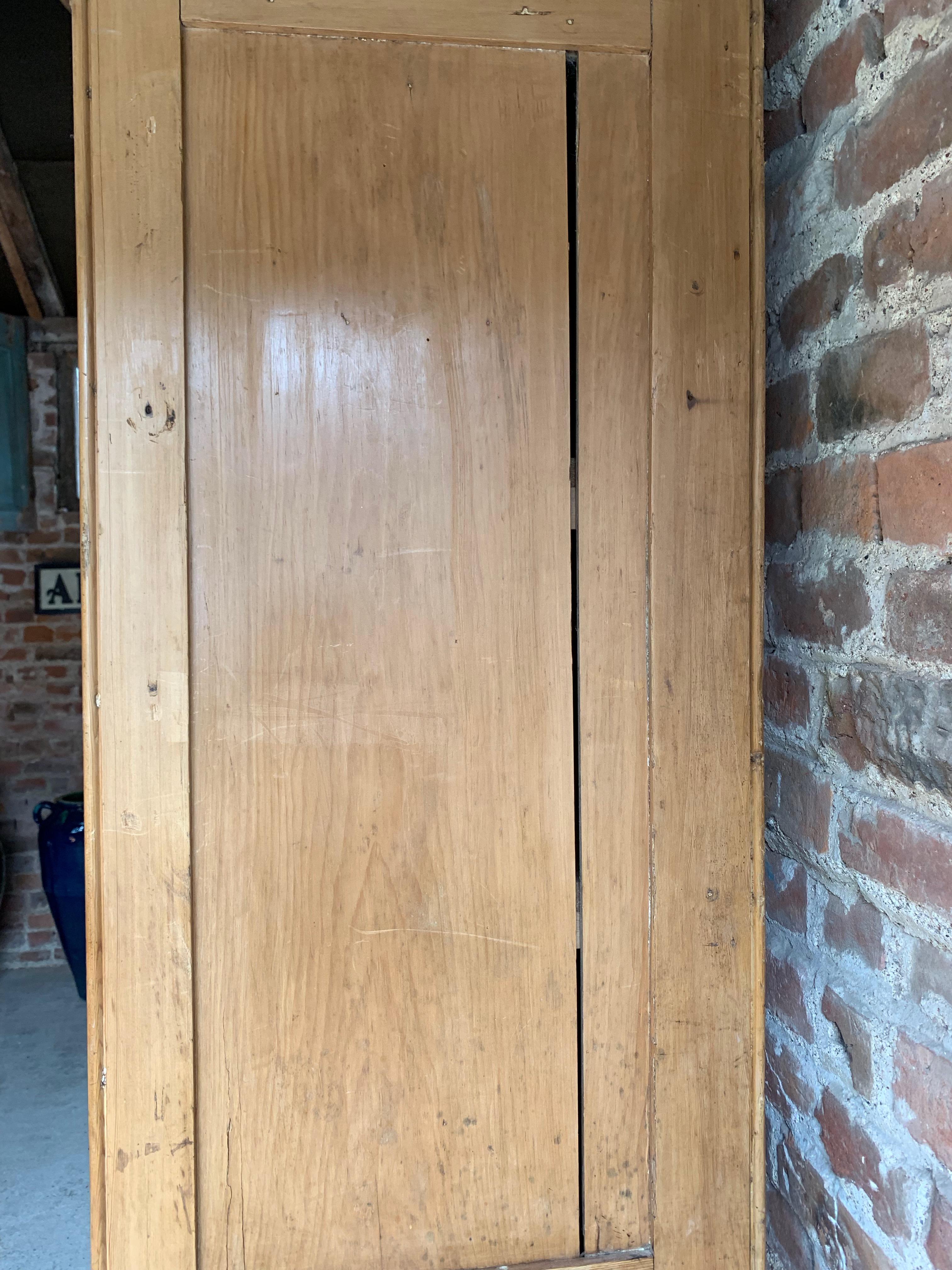 Victorian Pine Housekeepers Cupboard Pantry Antique 19th Century, circa 1890 2