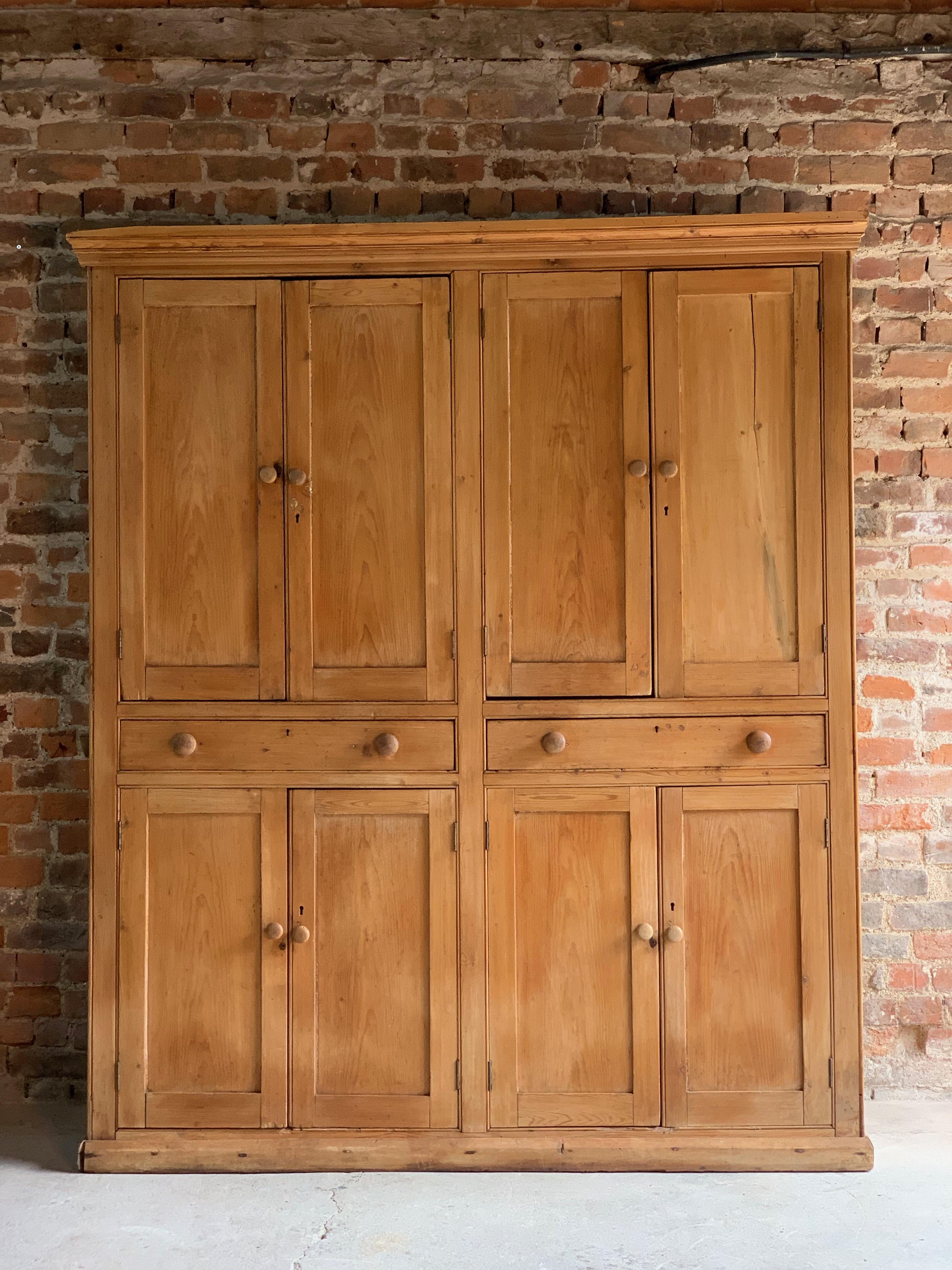 Victorian pine housekeepers cupboard pantry antique 19th century circa 1890

A magnificent large and imposing antique Victorian pine housekeepers cupboard circa 1890, The top section with cornice over four panelled cupboard doors with knob handles,