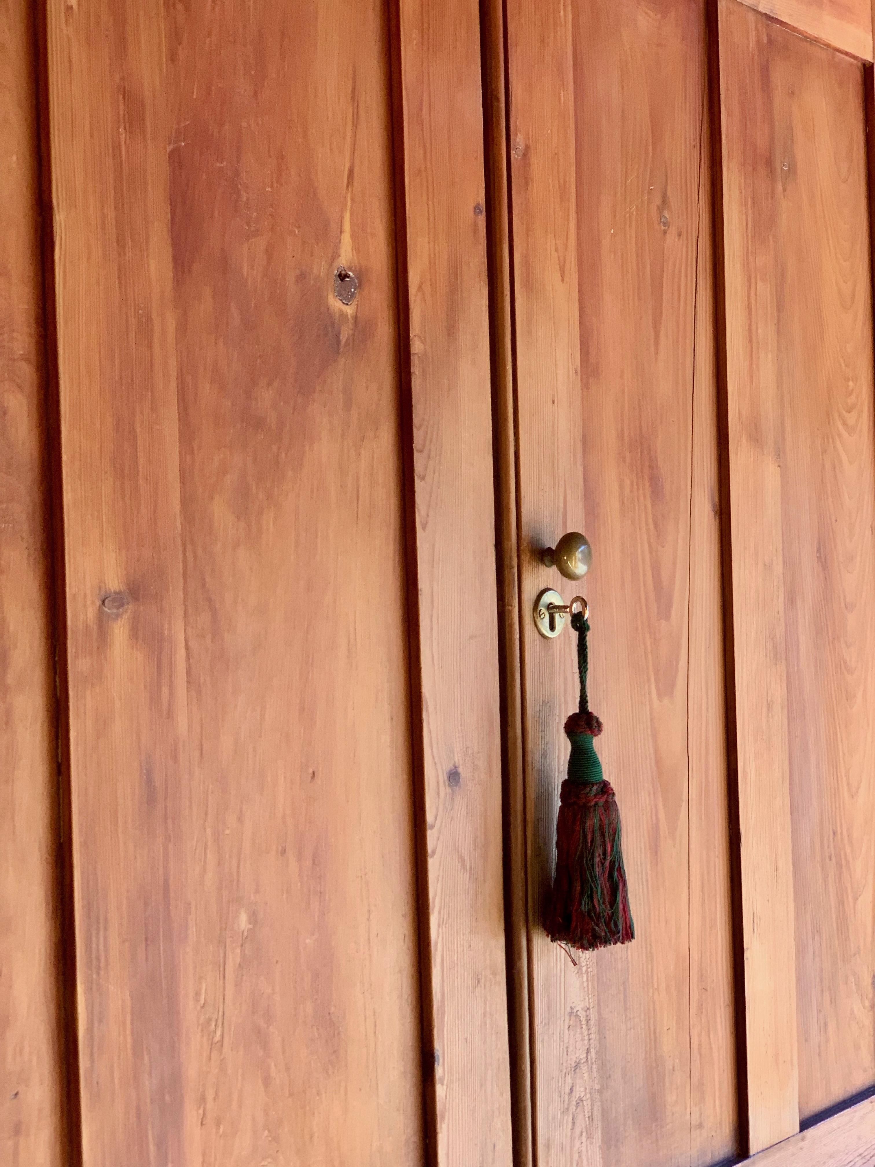 Victorian Pine Housekeepers Cupboard Pantry Antique 19th Century, circa 1895 1