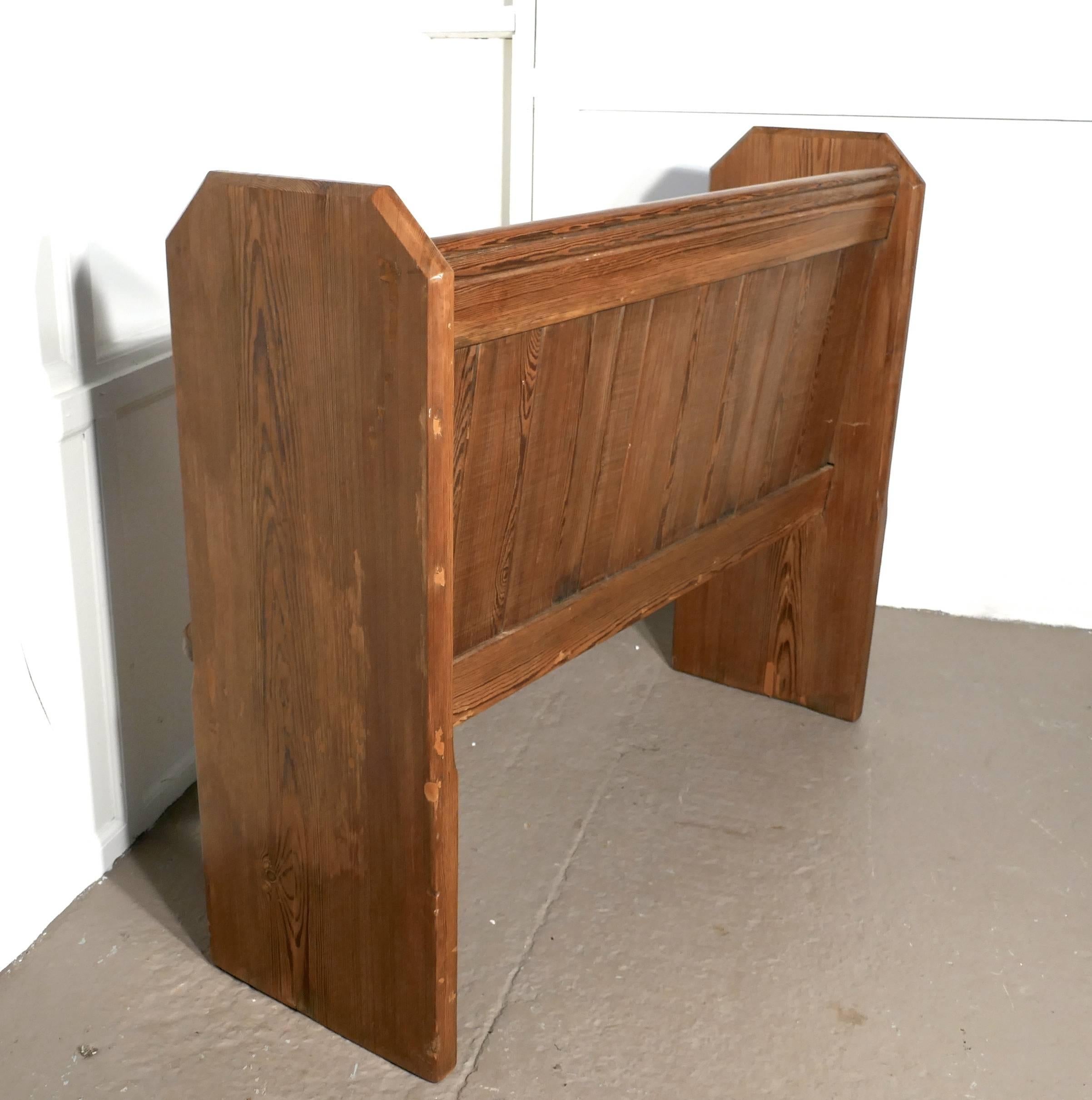 Victorian Pine Kitchen Bench or Church Pew In Good Condition In Chillerton, Isle of Wight