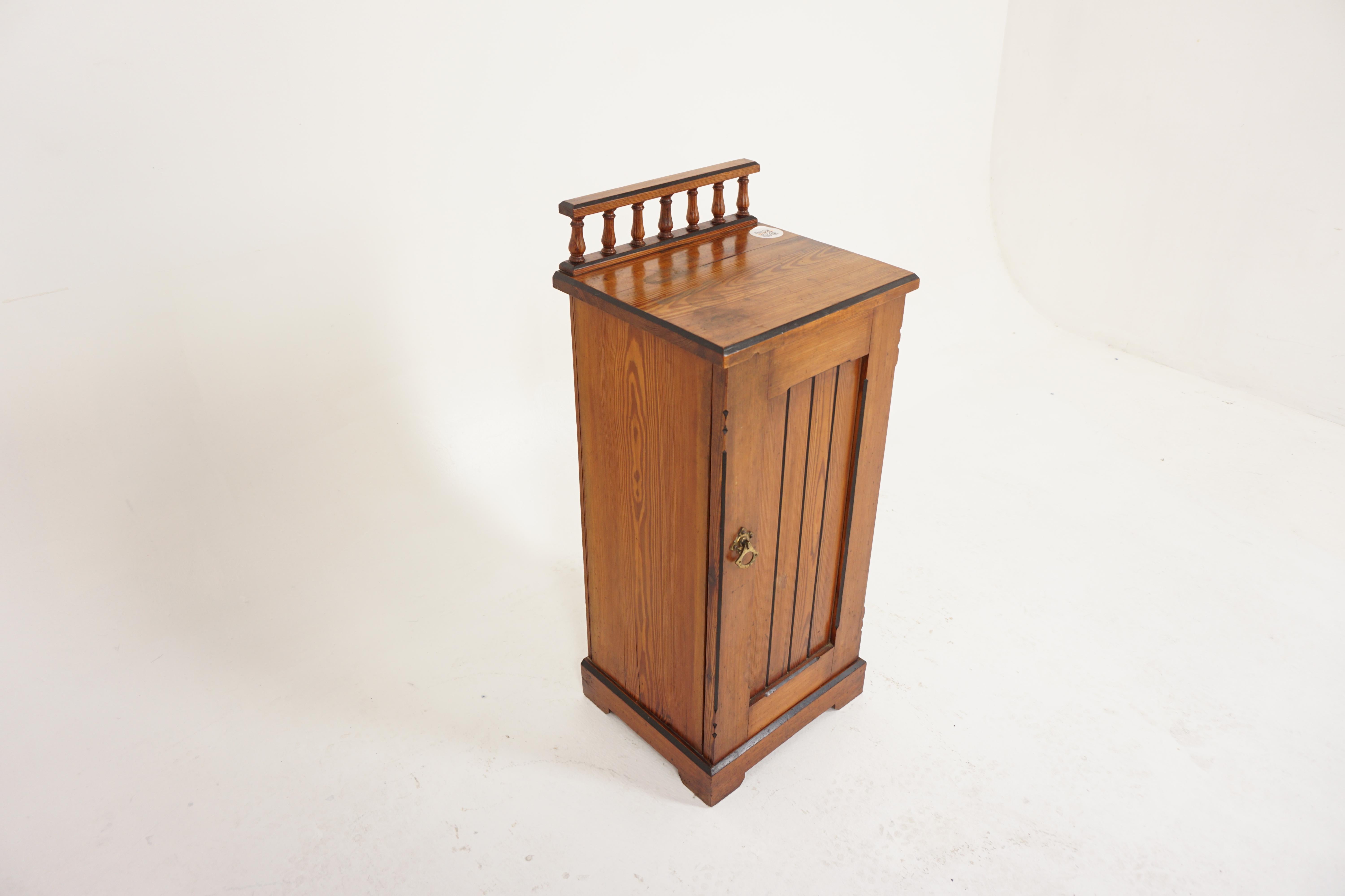 Victorian  Pine Nightstand, Bedside Cabinet, Lamp Table, Scotland 1880, H340 In Good Condition For Sale In Vancouver, BC