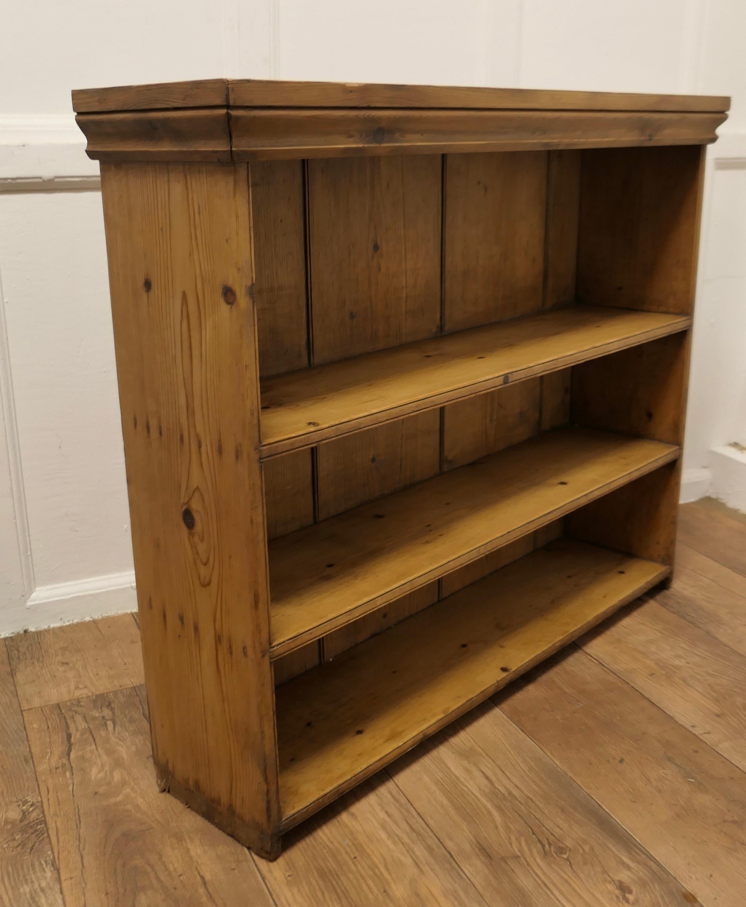 Late 19th Century Victorian Pine Open Book Case, Wall Shelves  This is an excellent quality piece For Sale