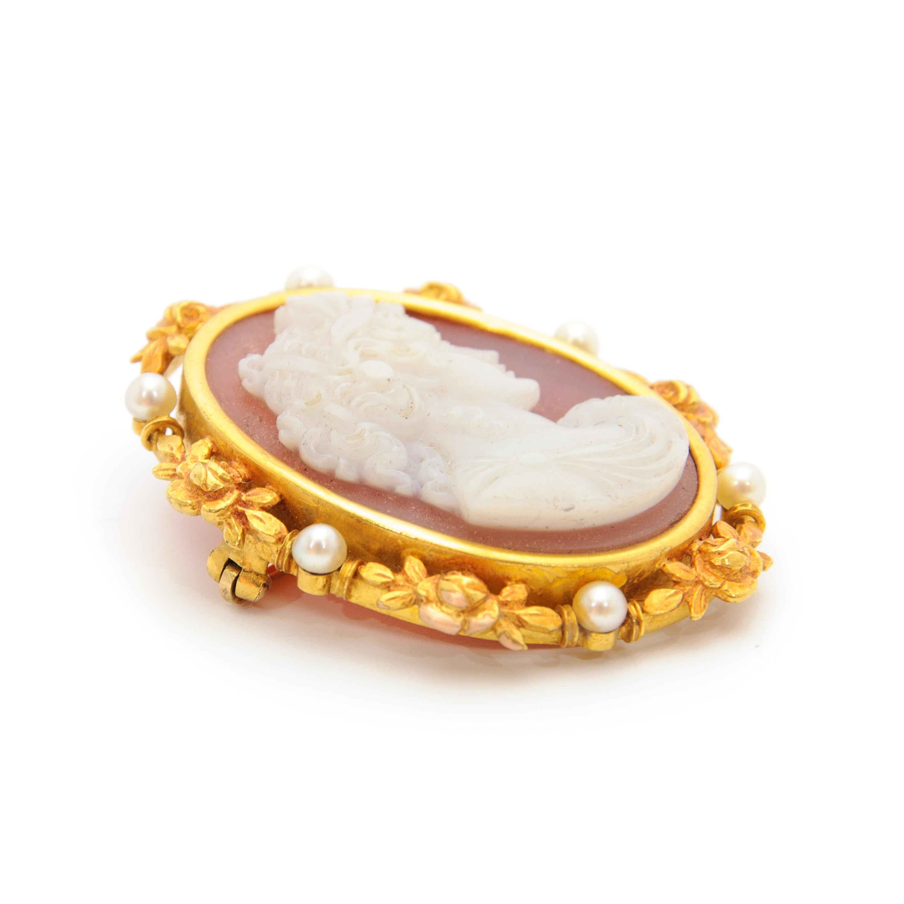 Victorian Pink Shell Cameo Cultured Pearls 14 Karat Yellow Gold Brooch In Good Condition In Rotterdam, NL