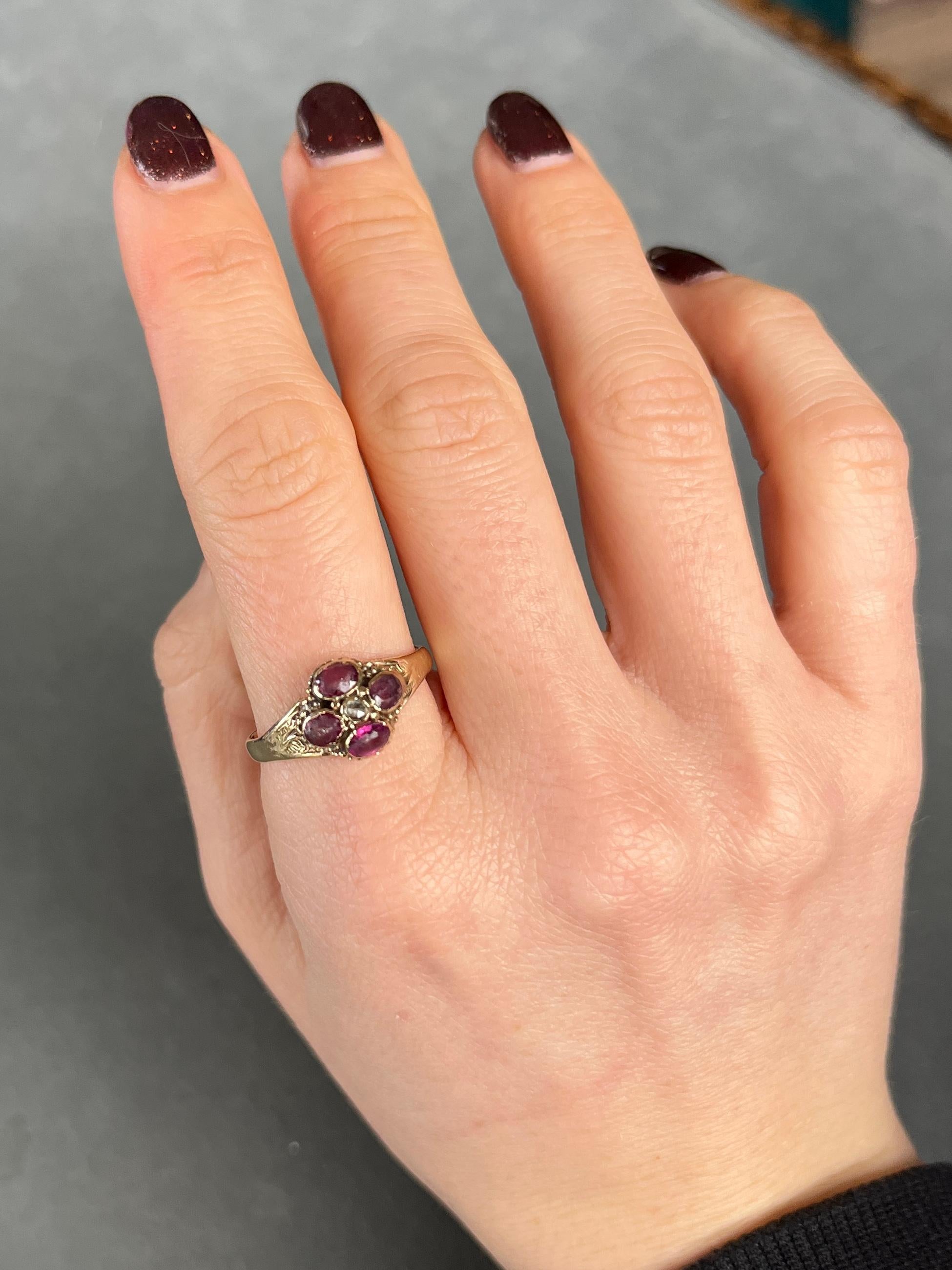 Viktorianischer Ring mit rosa Turmalin und Diamant im Rosenschliff aus 15 Karat Gold mit fünf Steinen im Zustand „Gut“ im Angebot in Chipping Campden, GB