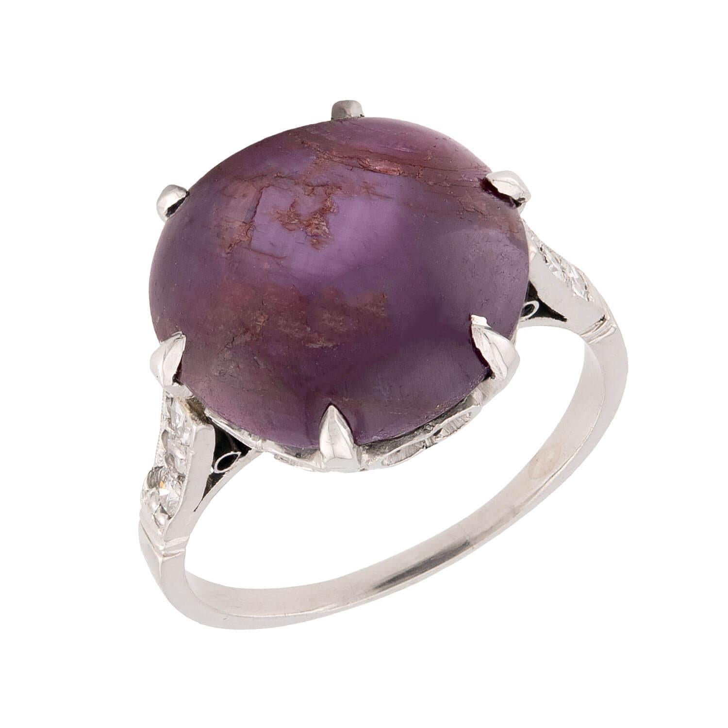 Anello vittoriano in platino con rubino e diamanti in vendita
