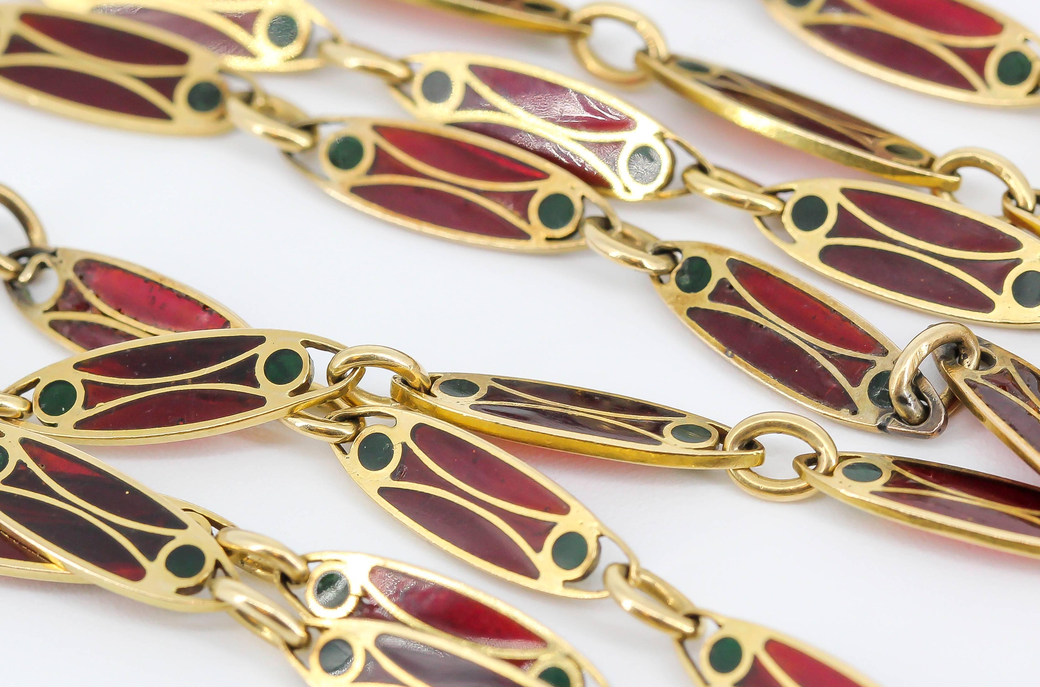 Elegant 18K yellow gold and plique a jour enamel long link necklace chain of Victorian age, circa 1850s. It features a specific enamel technique over each of the small links. Chain is long, approx. 42