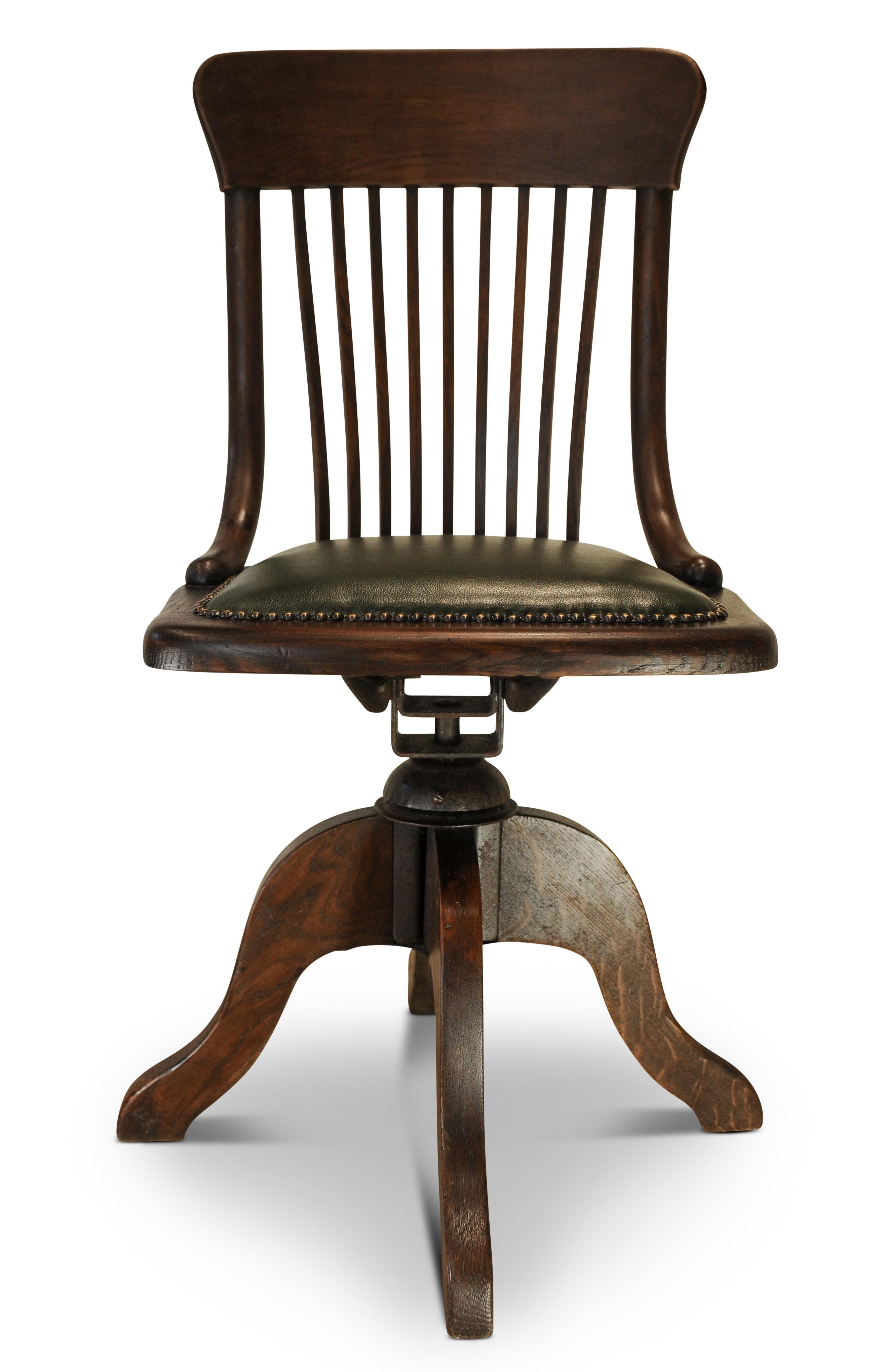 Silla de escritorio victoriana giratoria de madera curvada de cuero verde pulido con tachuelas Británico