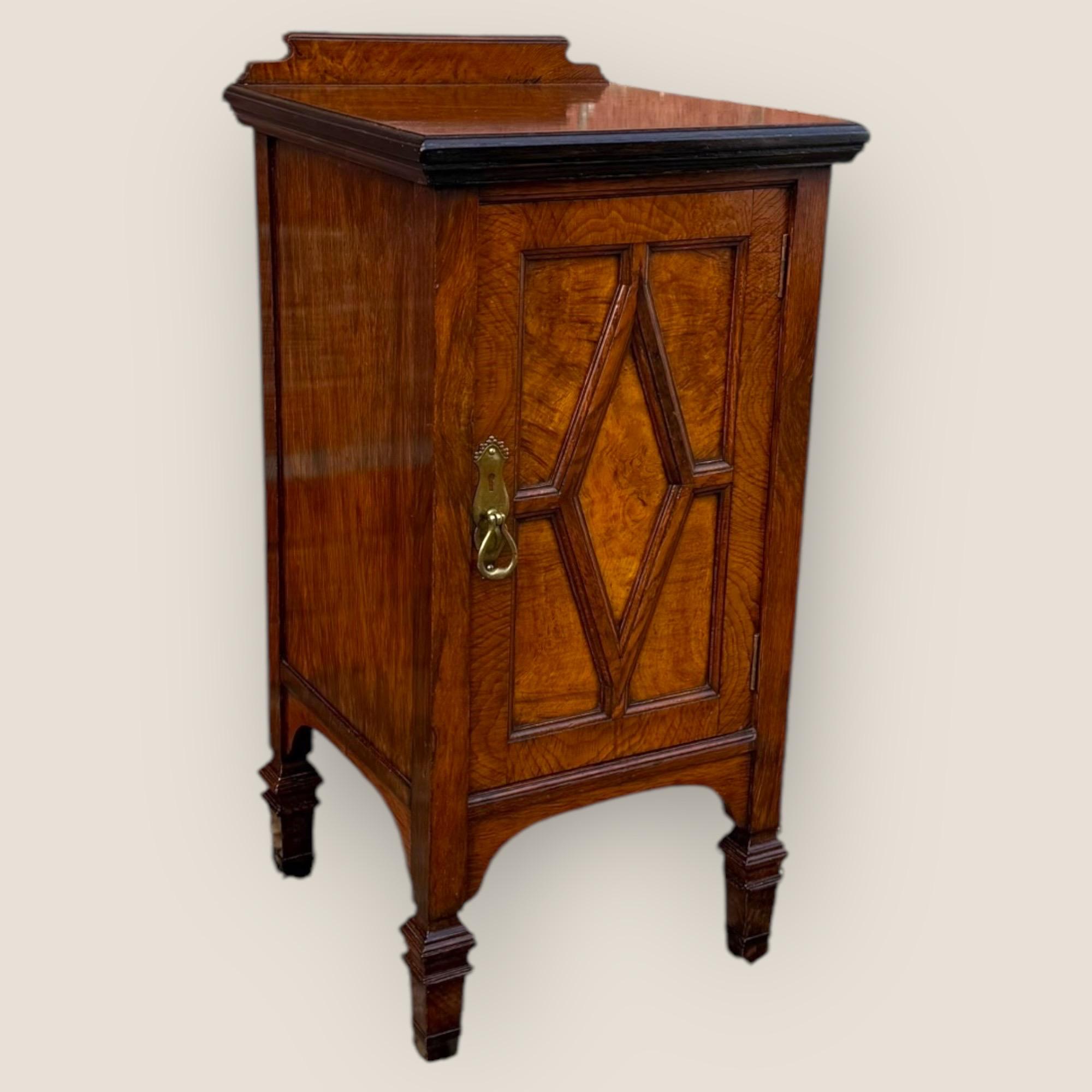 Suite de chambre à coucher victorienne en chêne Pollard par Maple & Co en vente 7