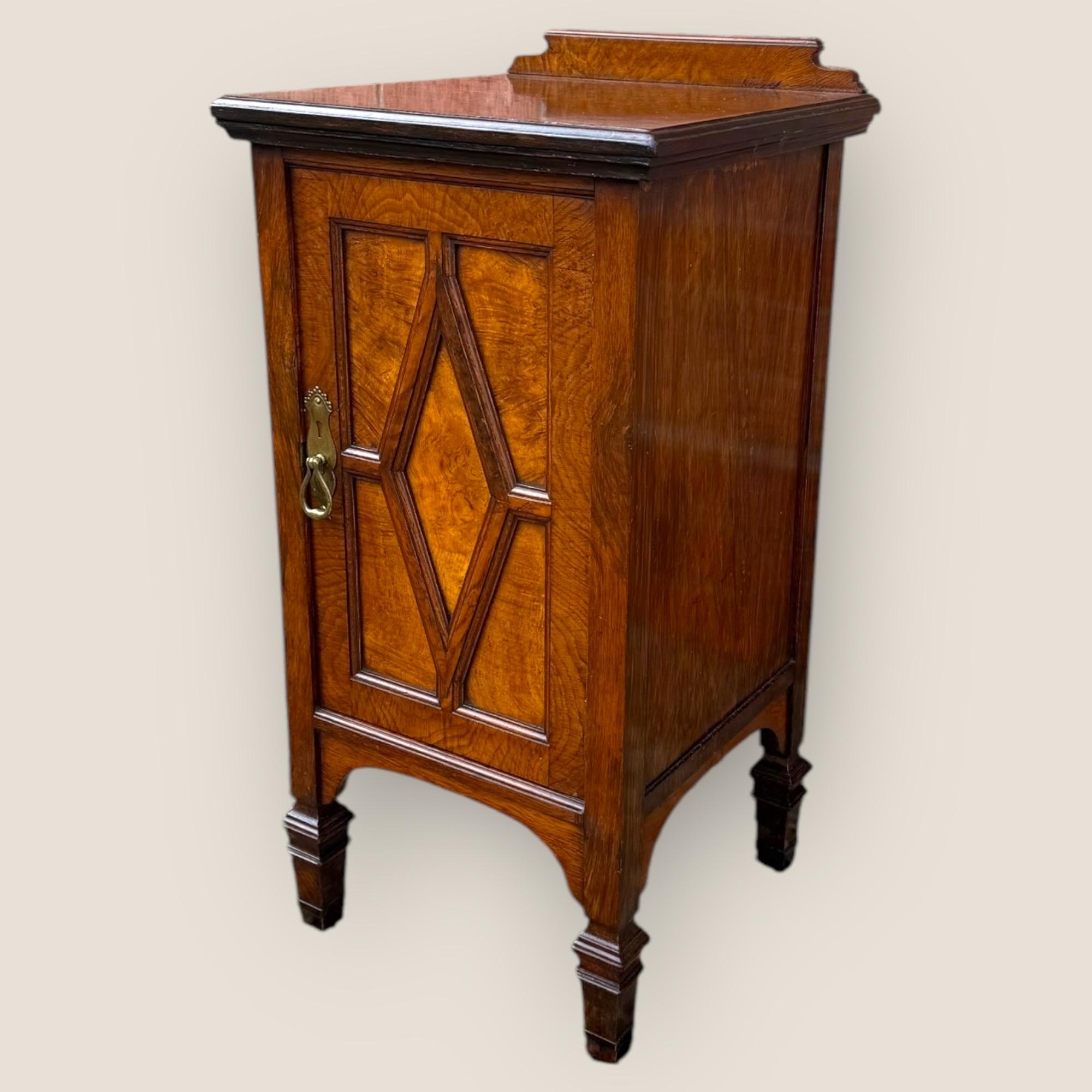 Suite de chambre à coucher victorienne en chêne Pollard par Maple & Co en vente 9