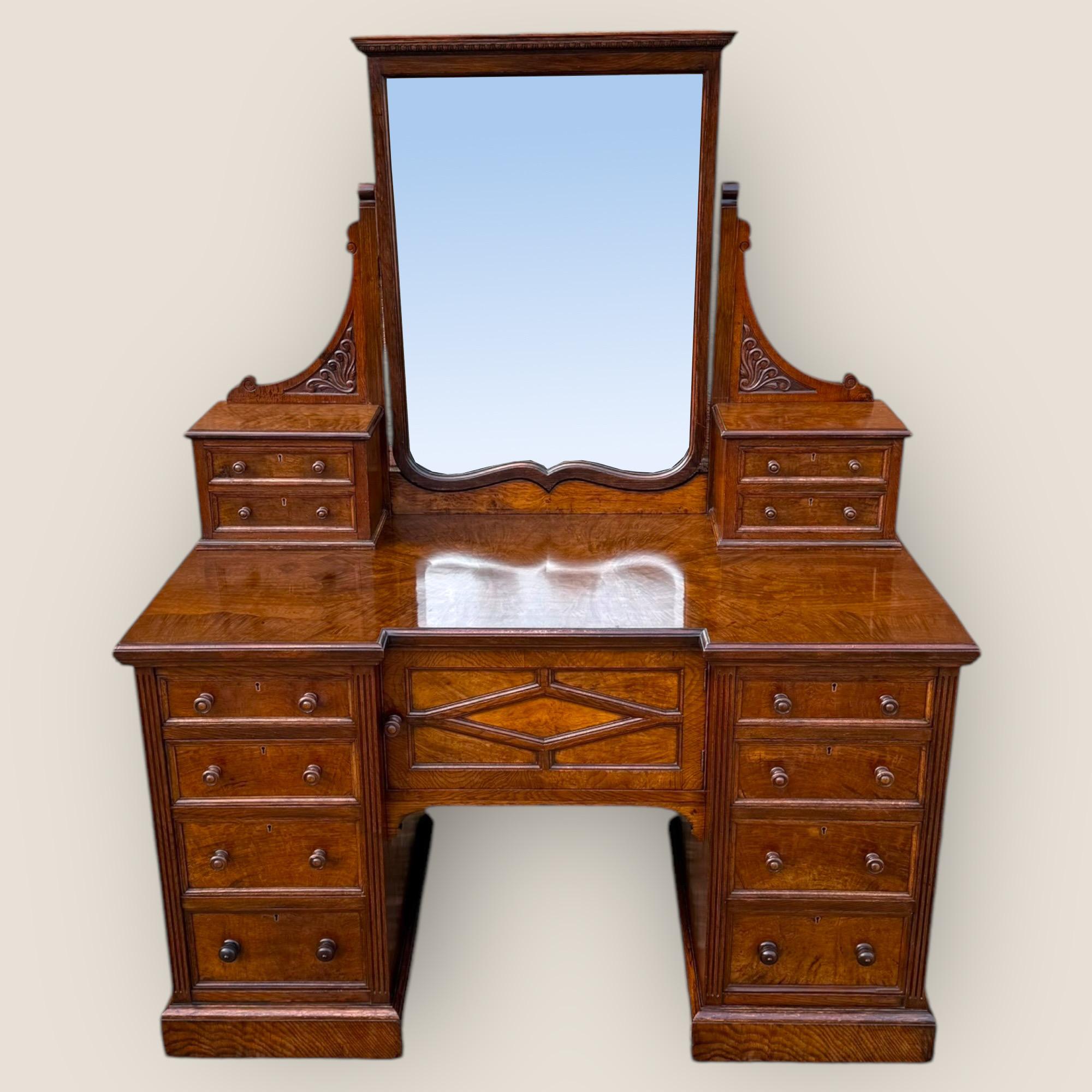 Suite de chambre à coucher victorienne en chêne Pollard par Maple & Co en vente 2