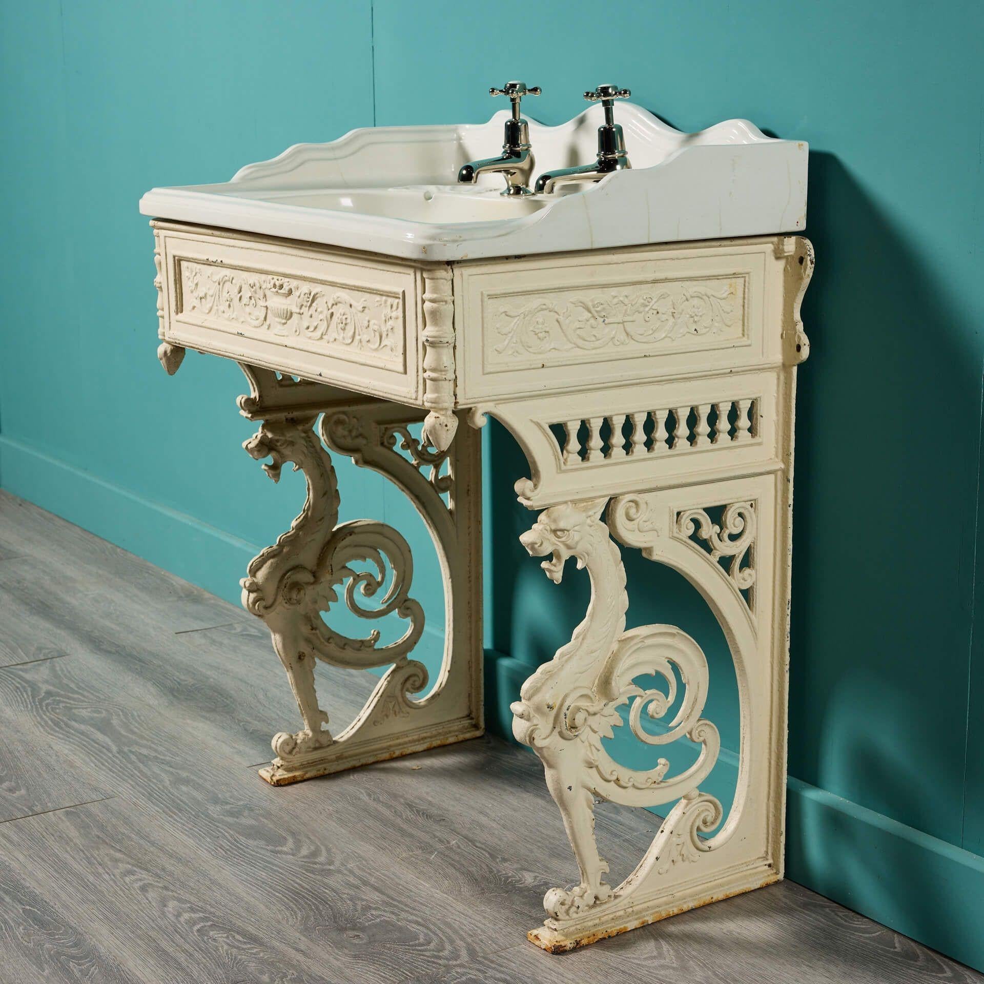 Victorian Porcelain Sink on Cast Iron Stand In Fair Condition For Sale In Wormelow, Herefordshire