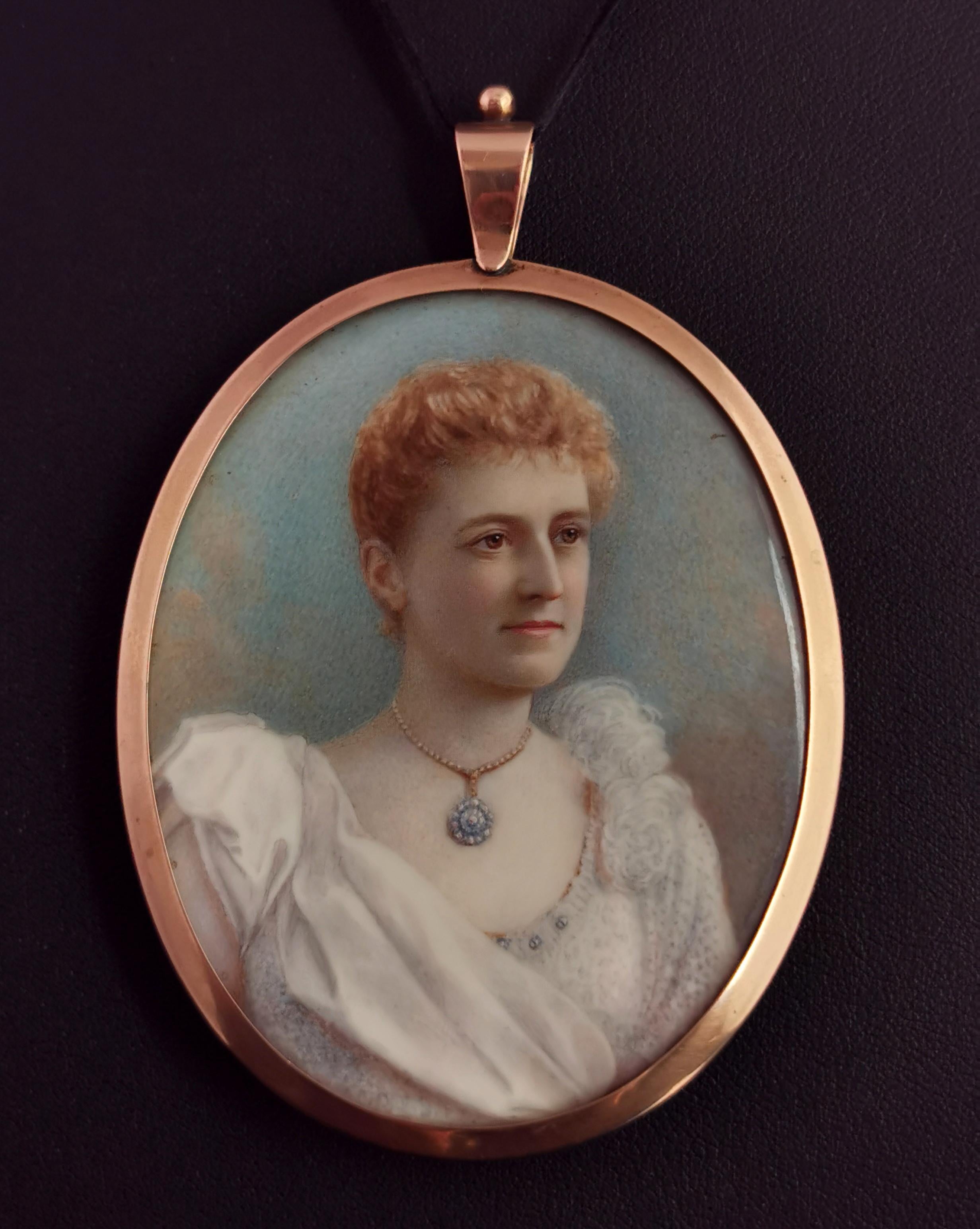 Viktorianischer Portrait-Miniatur-Anhänger, Medaillon, Haararbeit, 9 Karat Gelbgold im Zustand „Gut“ in NEWARK, GB