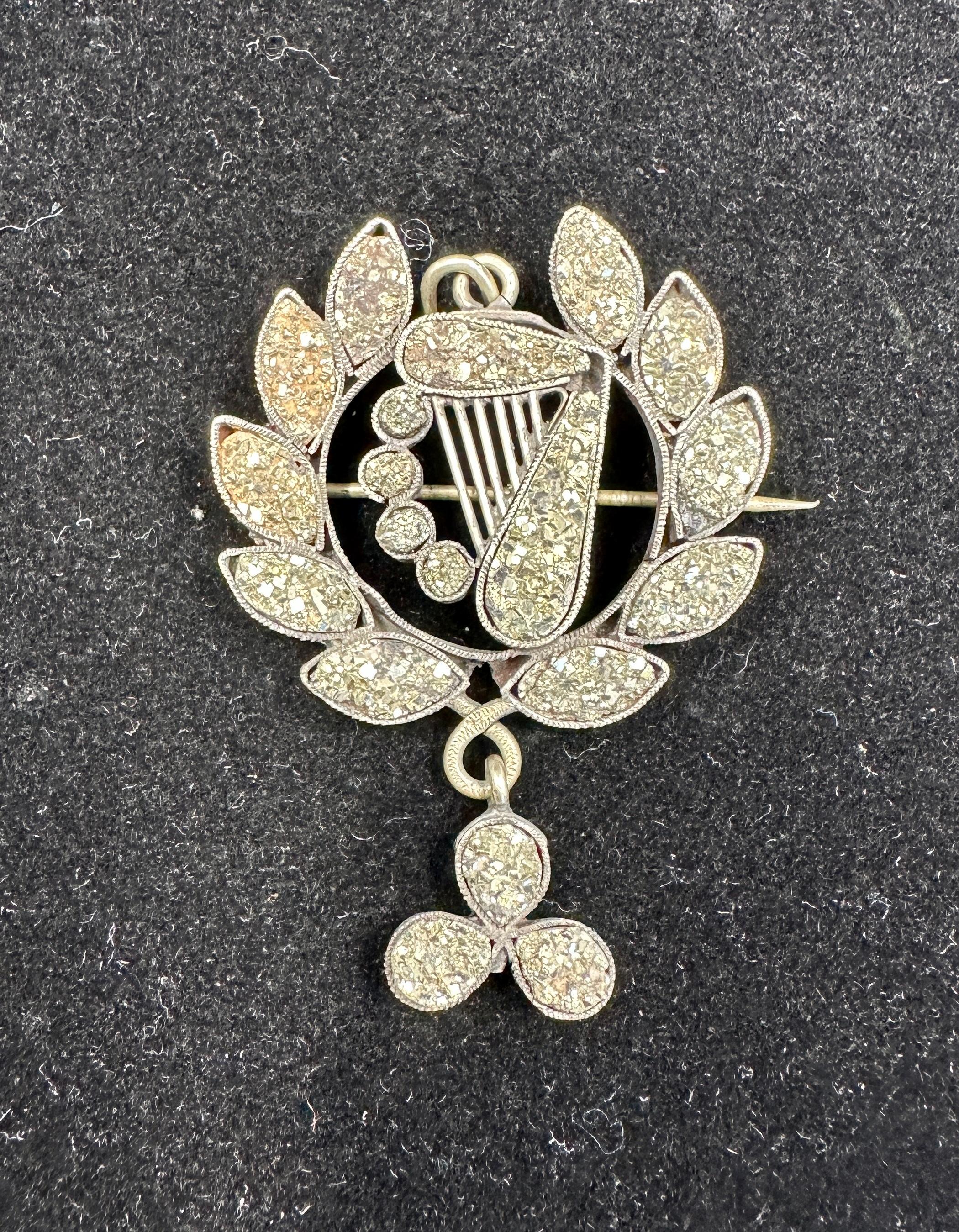 da uomo o donna Ciondolo vittoriano in pirite druzy a forma di corona d'alloro e trifoglio Collana Spilla Apollo in vendita