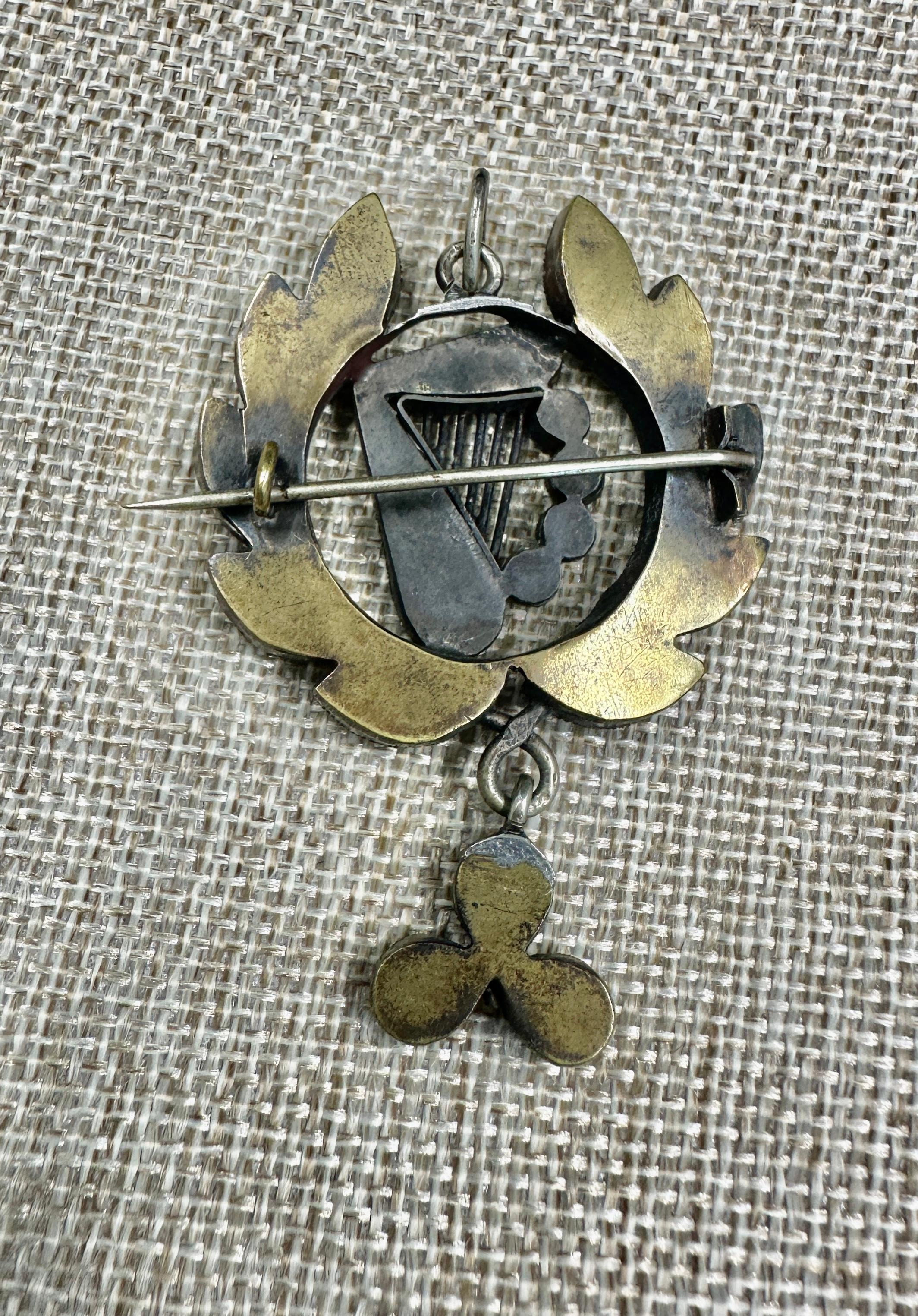 Ciondolo vittoriano in pirite druzy a forma di corona d'alloro e trifoglio Collana Spilla Apollo in vendita 3