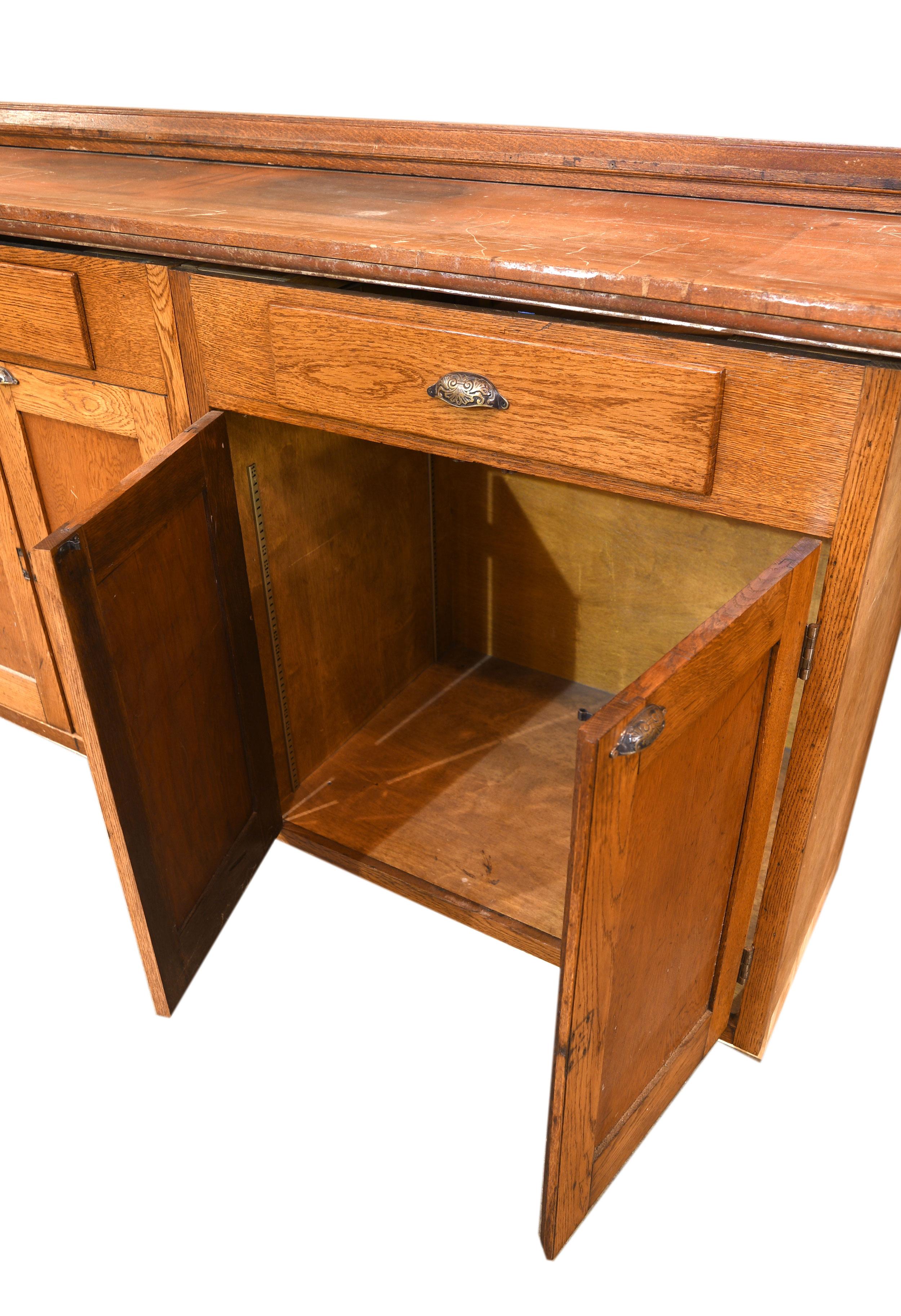 Early 20th Century Victorian Quartersawn Back Bar For Sale