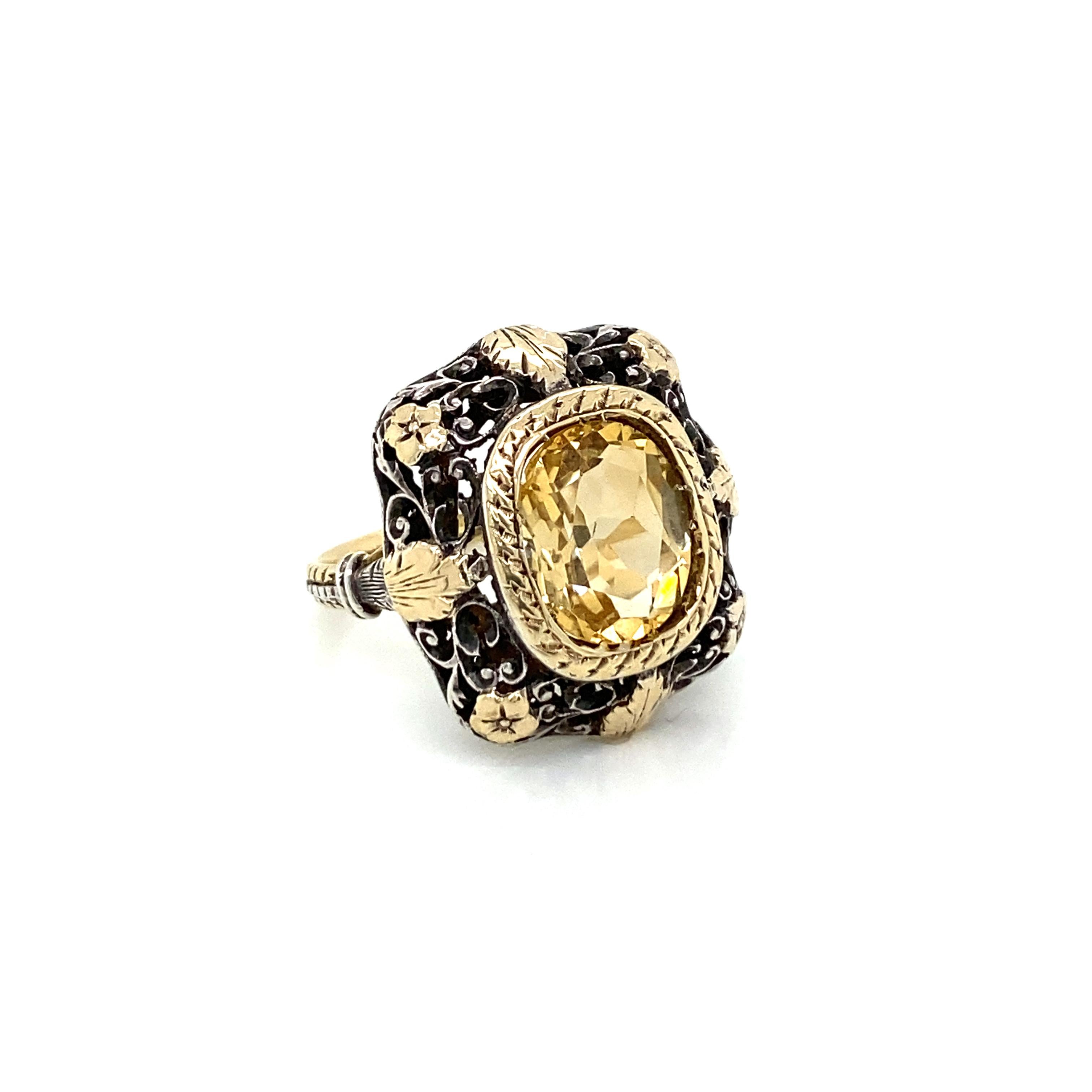 A classic Victorian piece from 1880s features in the middle a large and sparkling Natural Citrine Quartz.
The ring is set in a 12k gold and silver mounting, all hand engraved with the classic motifs of the Victorian time.

CONDITION: Pre Owned -
