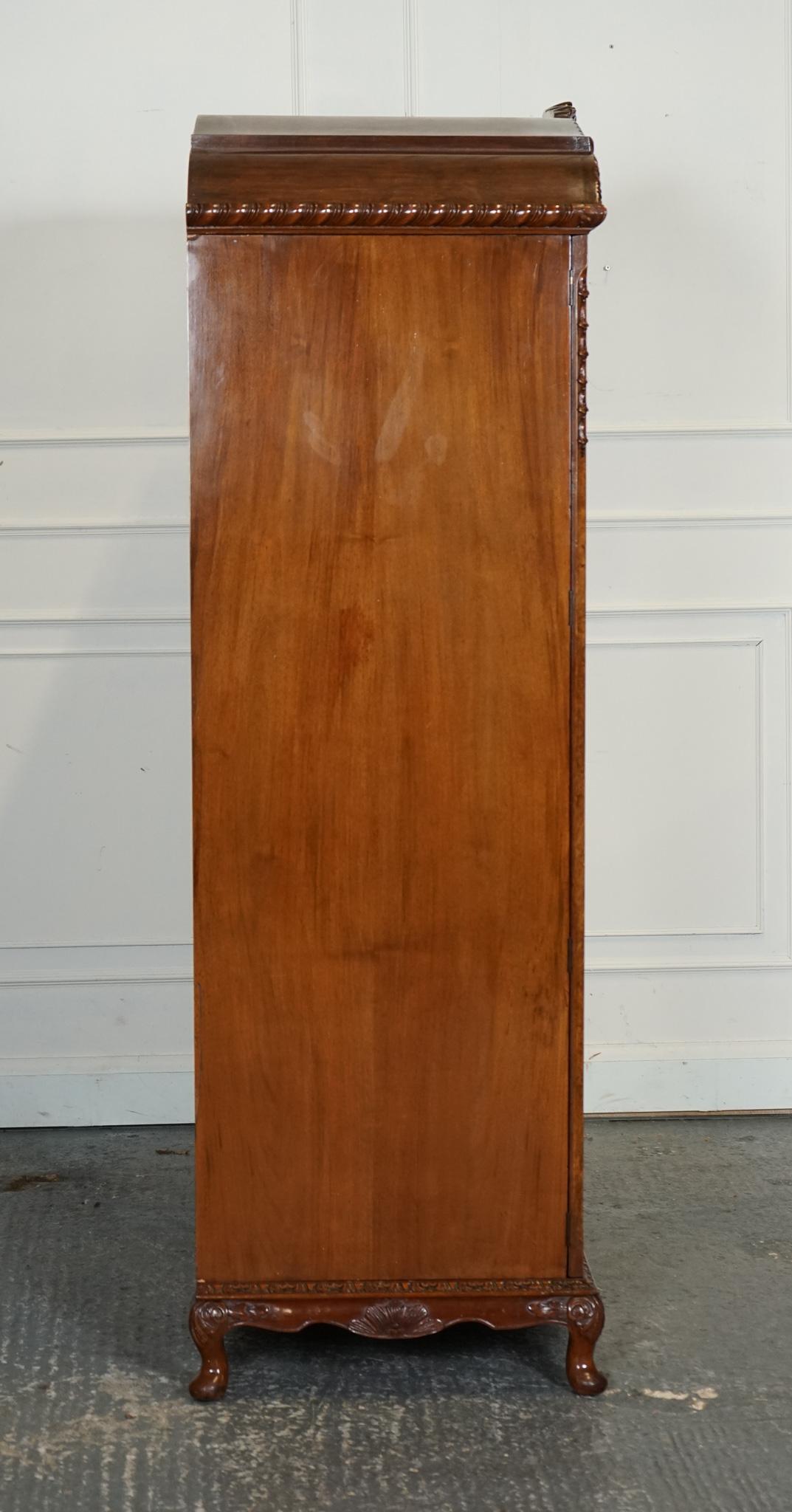 Armoire d'entrée VICtoriaN QUEEN ANNE BURR WALNUT fortement sculptée en vente 10