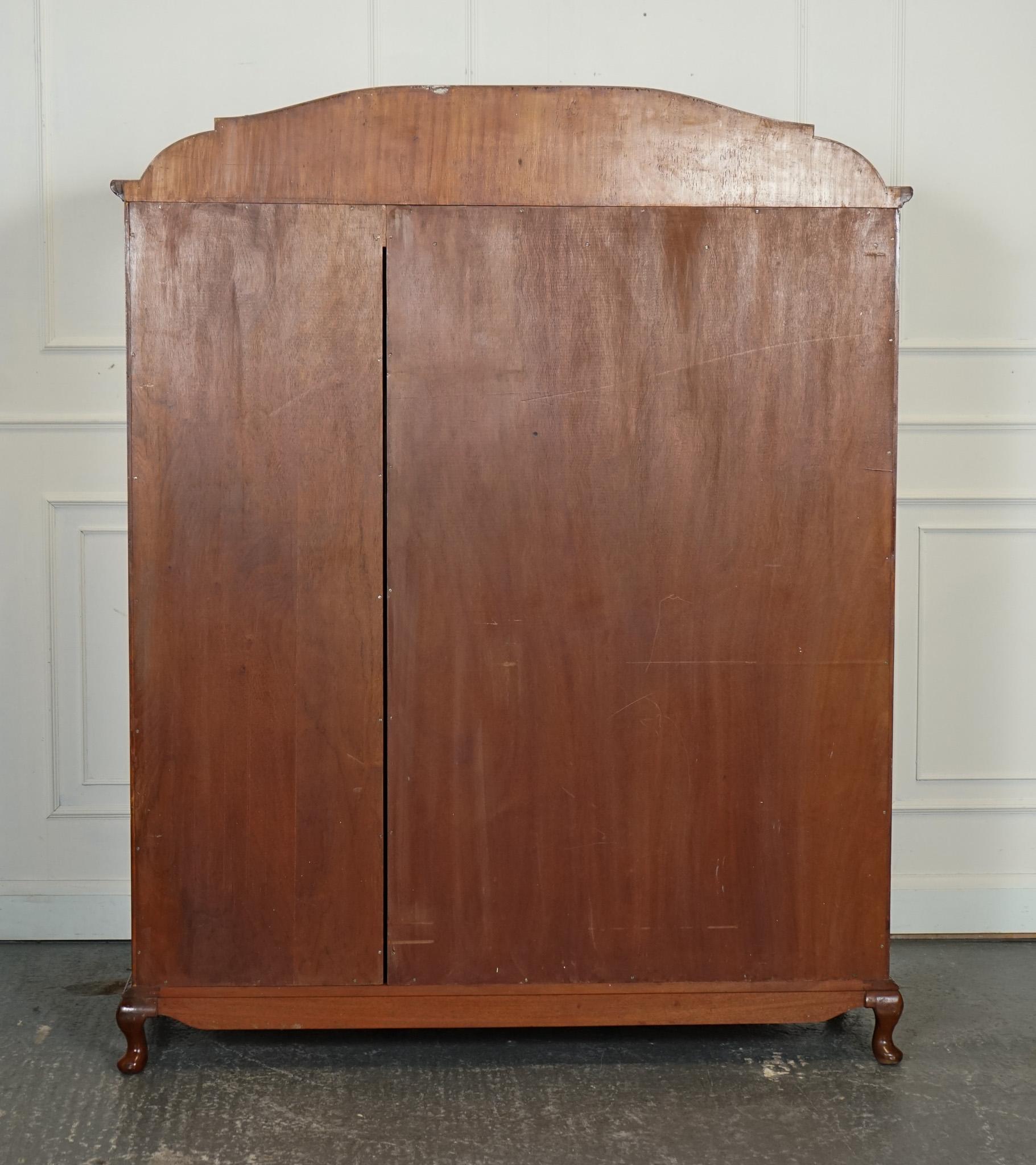 Armoire d'entrée VICtoriaN QUEEN ANNE BURR WALNUT fortement sculptée en vente 11
