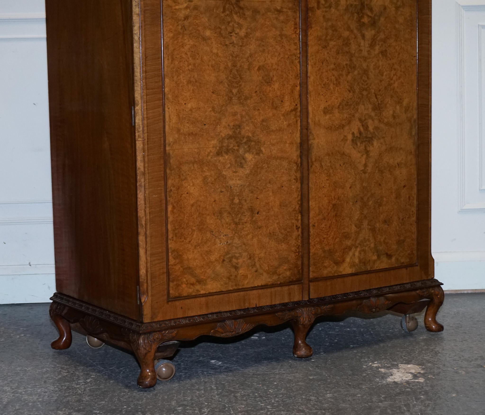 Britannico ARMADIO A DUE PORTE VICTORIANO Queen Anne ENGLISH ART DECO BURR WALNUT in vendita