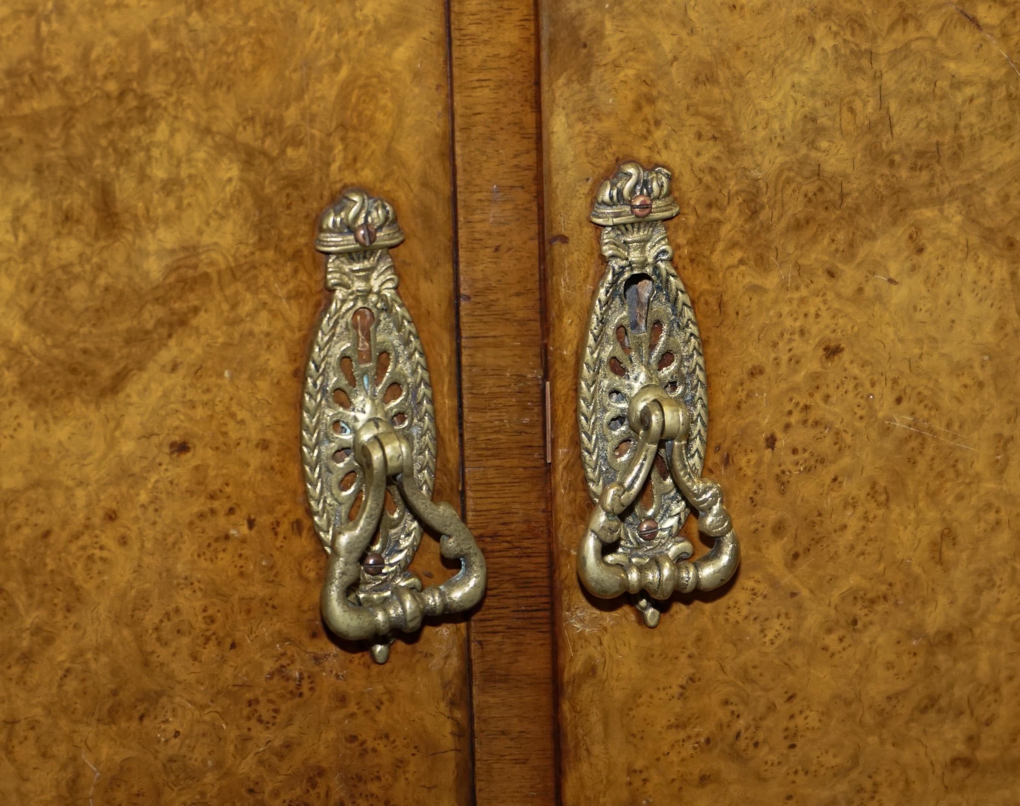 ARMADIO A DUE PORTE VICTORIANO Queen Anne ENGLISH ART DECO BURR WALNUT in vendita 1