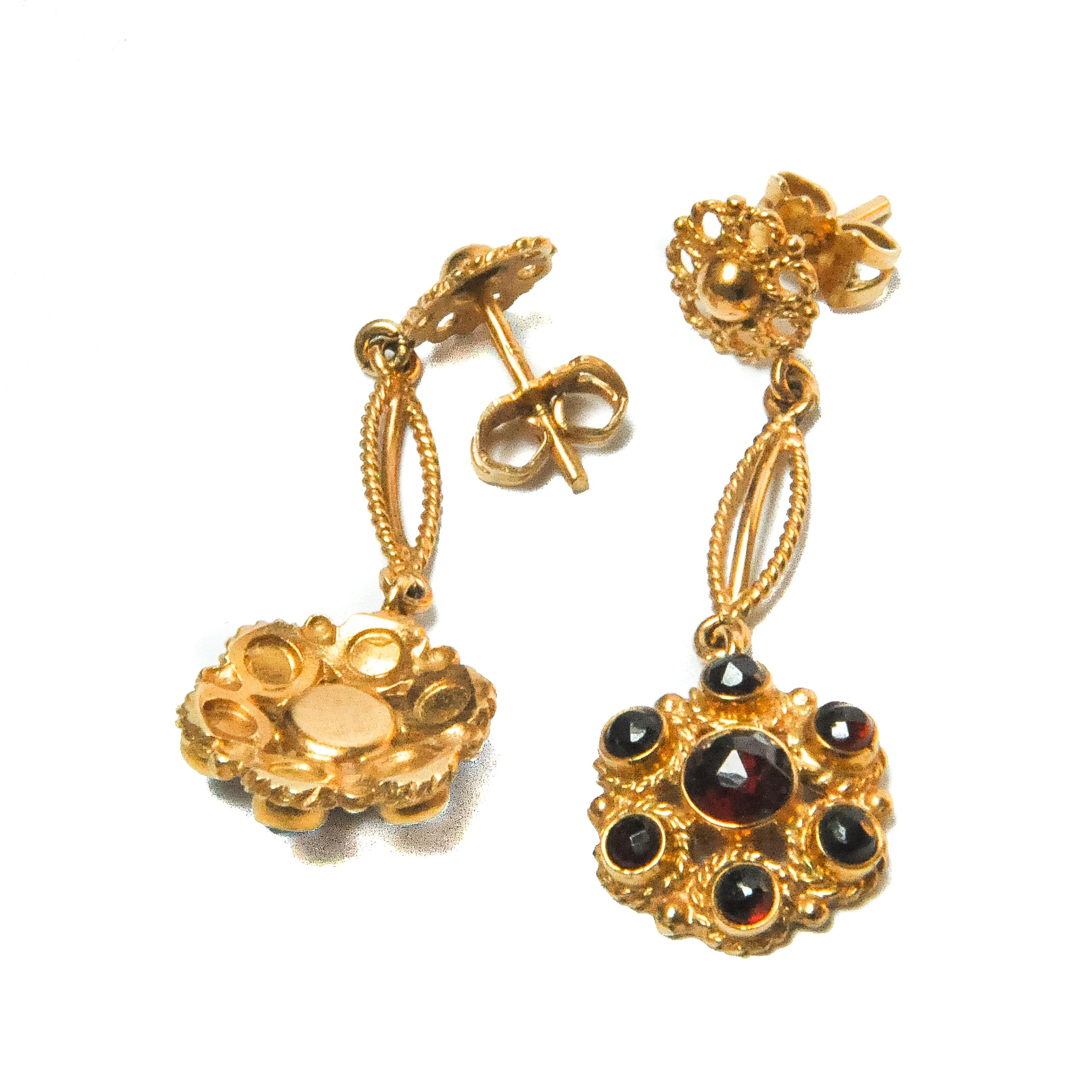 Round Cut Antique 14K Yellow Gold Garnet Dangle Earrings For Sale