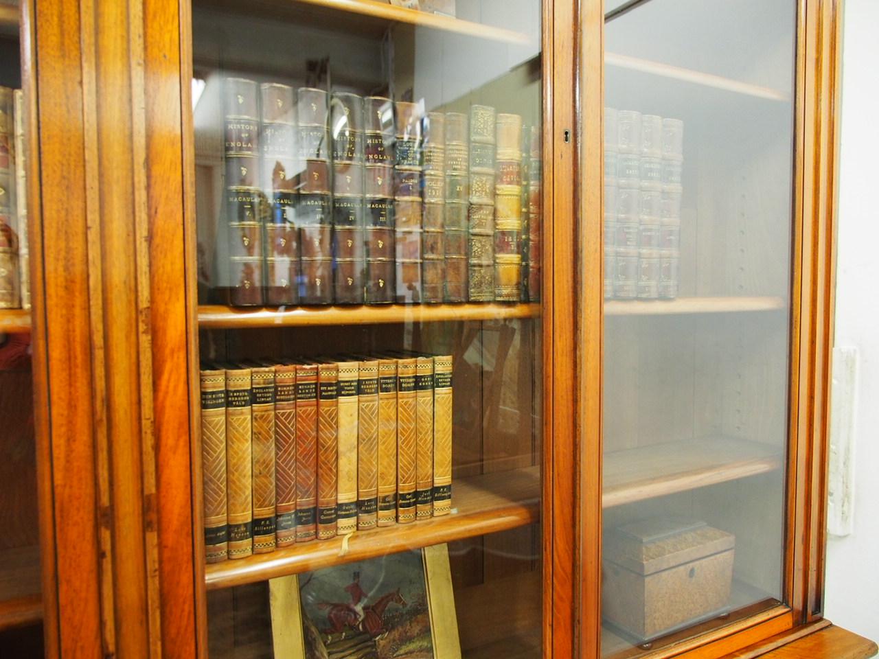 Victorian Red Walnut Cabinet Bookcase or Display Cabinet, circa 1880 10