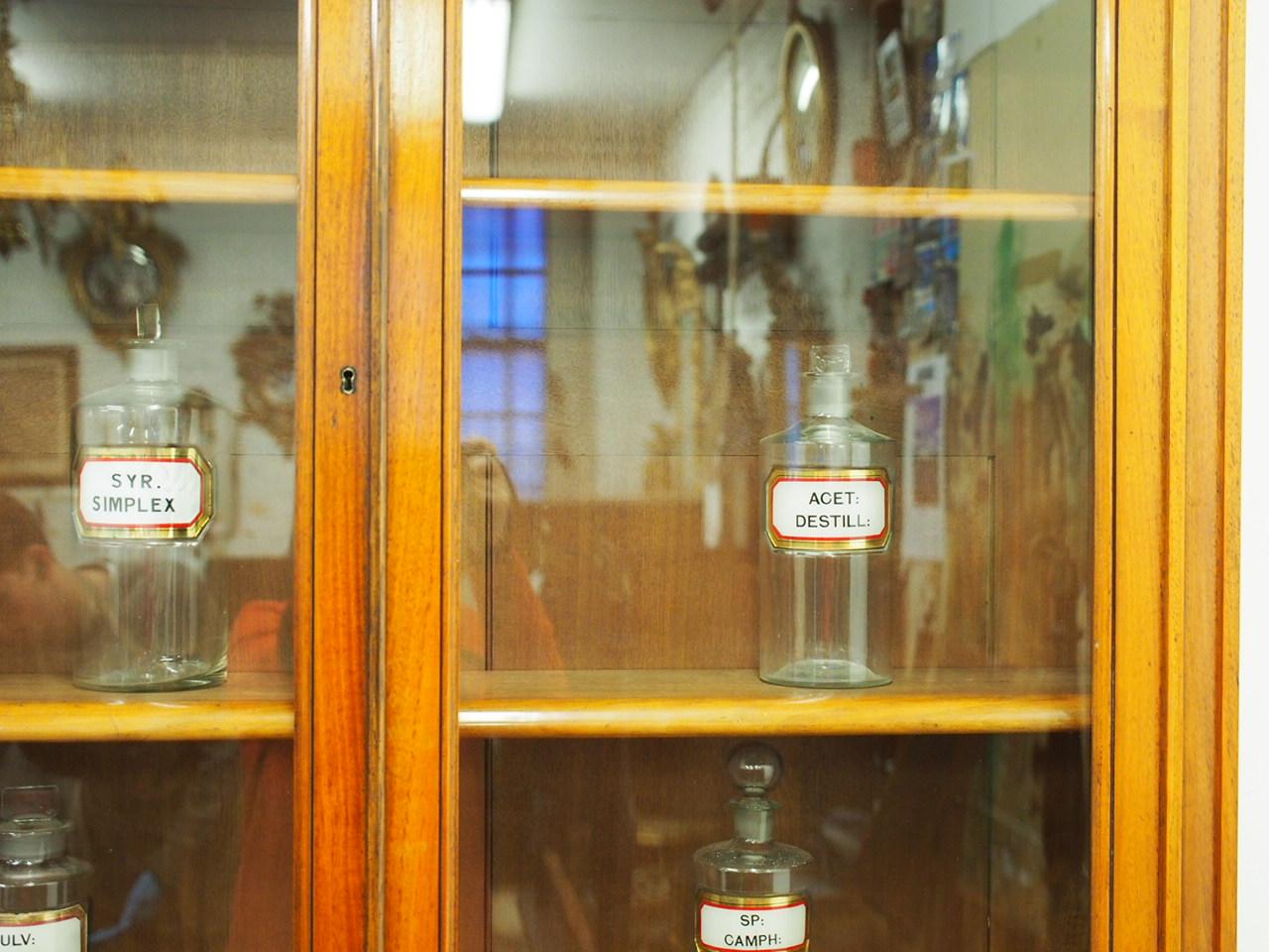 Late 19th Century Victorian Red Walnut Cabinet Bookcase or Display Cabinet, circa 1880