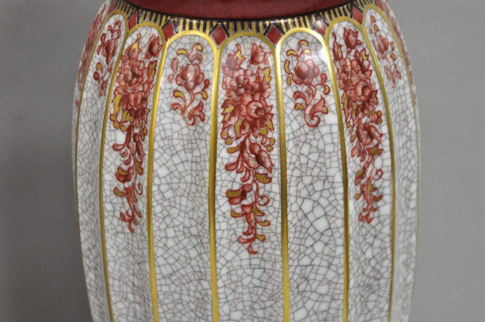 Victorian Red White Floral Painted French Porcelain Jardinière Table Lamps, Pair In Good Condition For Sale In Philadelphia, PA