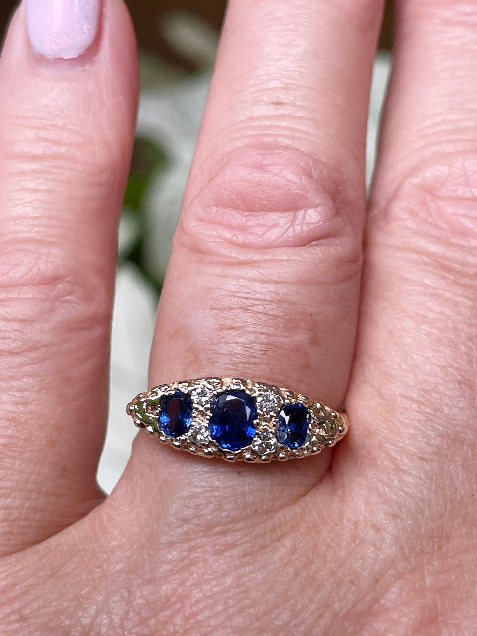 Women's Victorian Revival 1.09ct Vintage GIA  Sapphire & Diamond Trilogy 16k Gold Ring For Sale