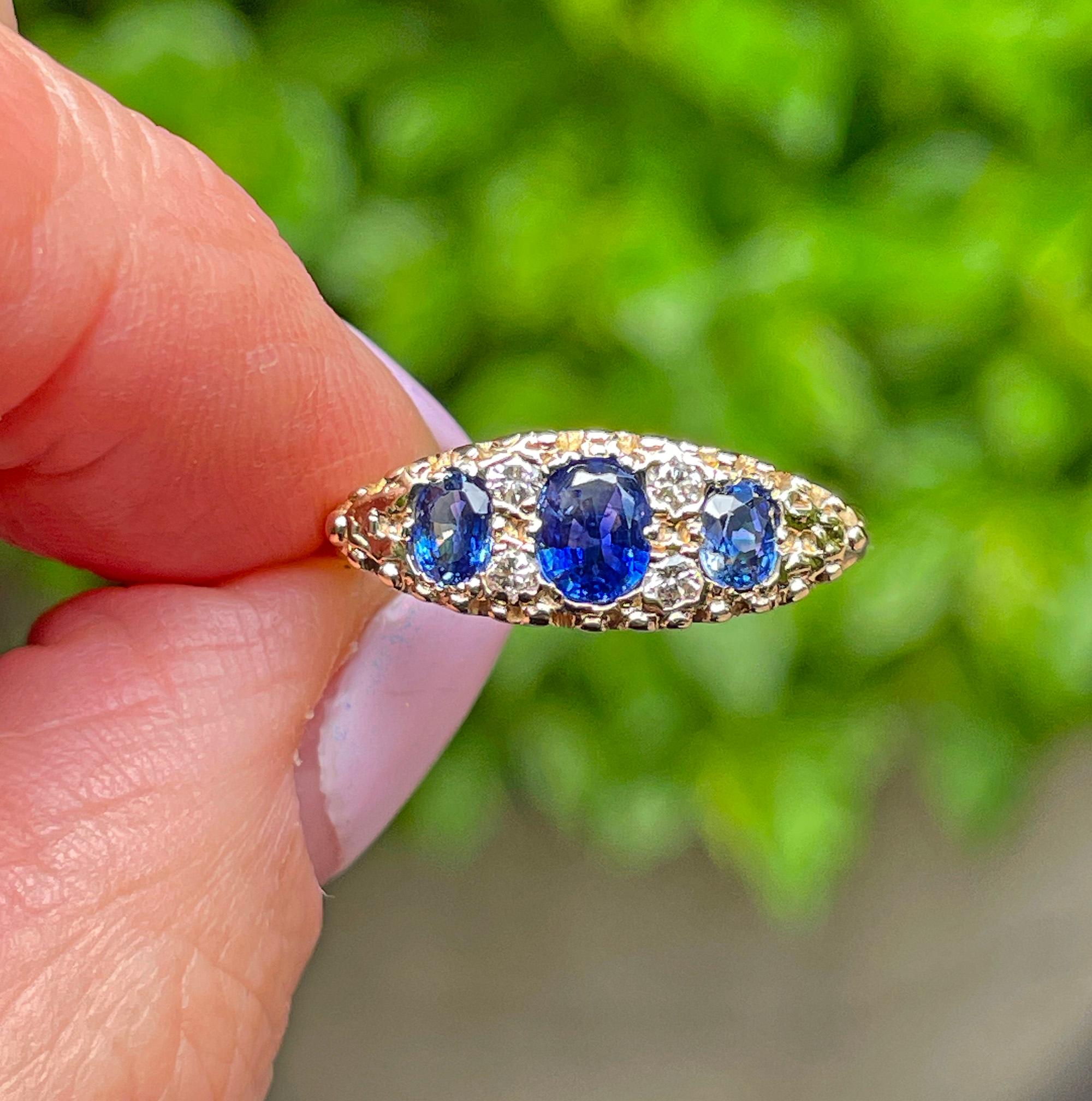 Victorian Revival 1.09ct Vintage GIA  Sapphire & Diamond Trilogy 16k Gold Ring For Sale 3