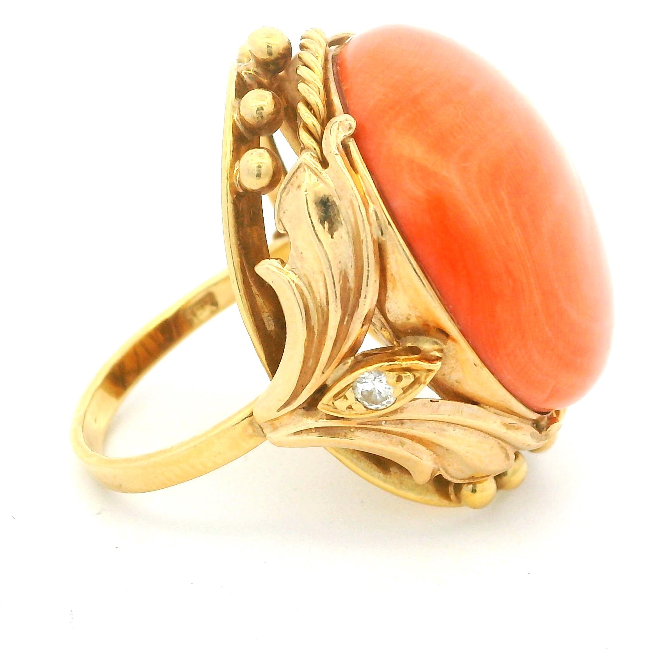 Anello di corallo rotondo e diamanti in oro giallo 14 carati, misura 8 in vendita 1