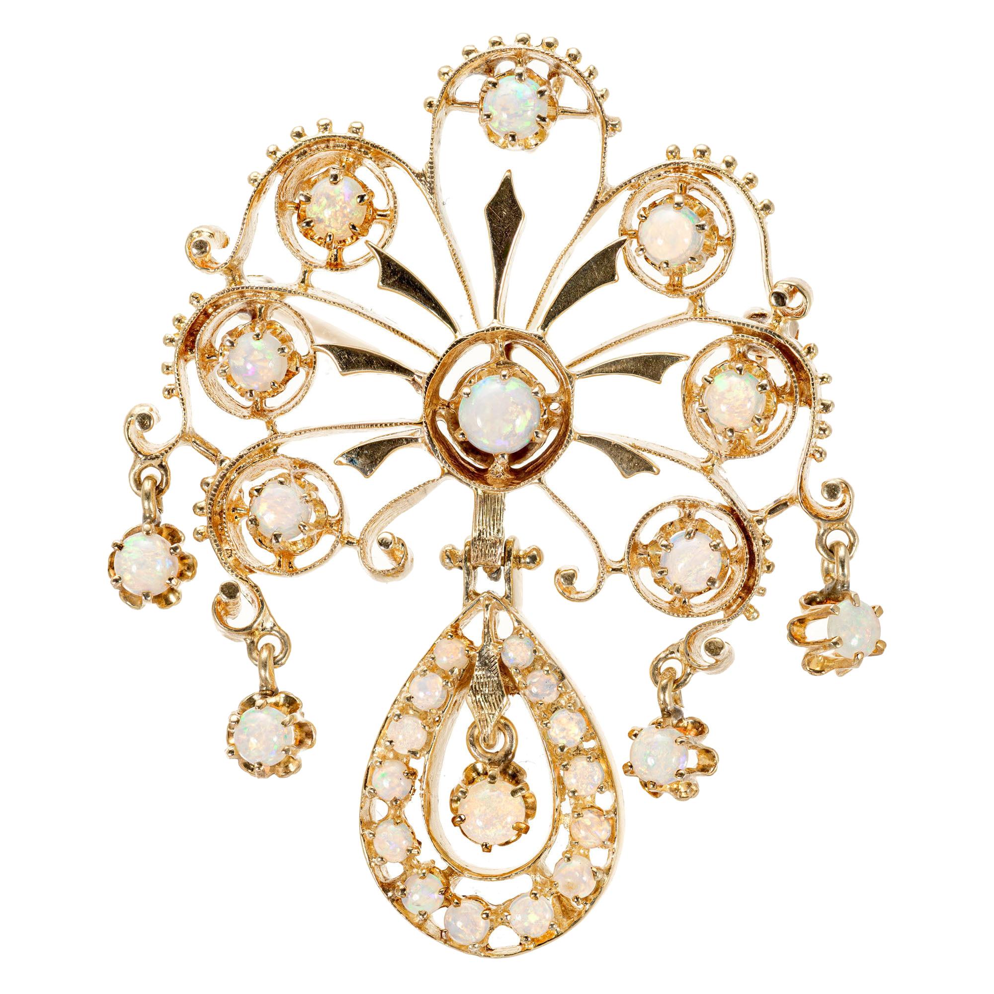 Moderner viktorianischer Revival-Broschenanhänger mit 3,00 Karat Opal Gelbgold
