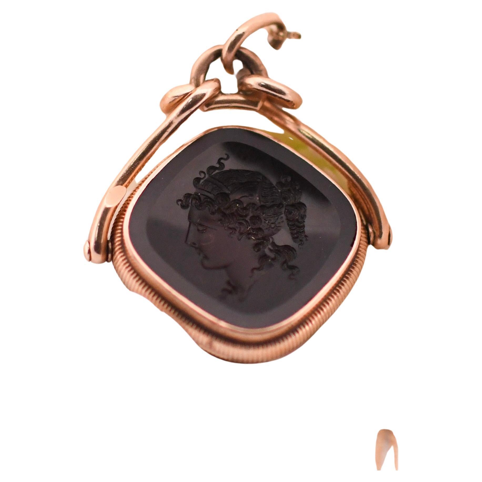 Victorian Revival Black Onyx Intaglio Mid Century 14K Gold Locket In Good Condition For Sale In Addison, TX