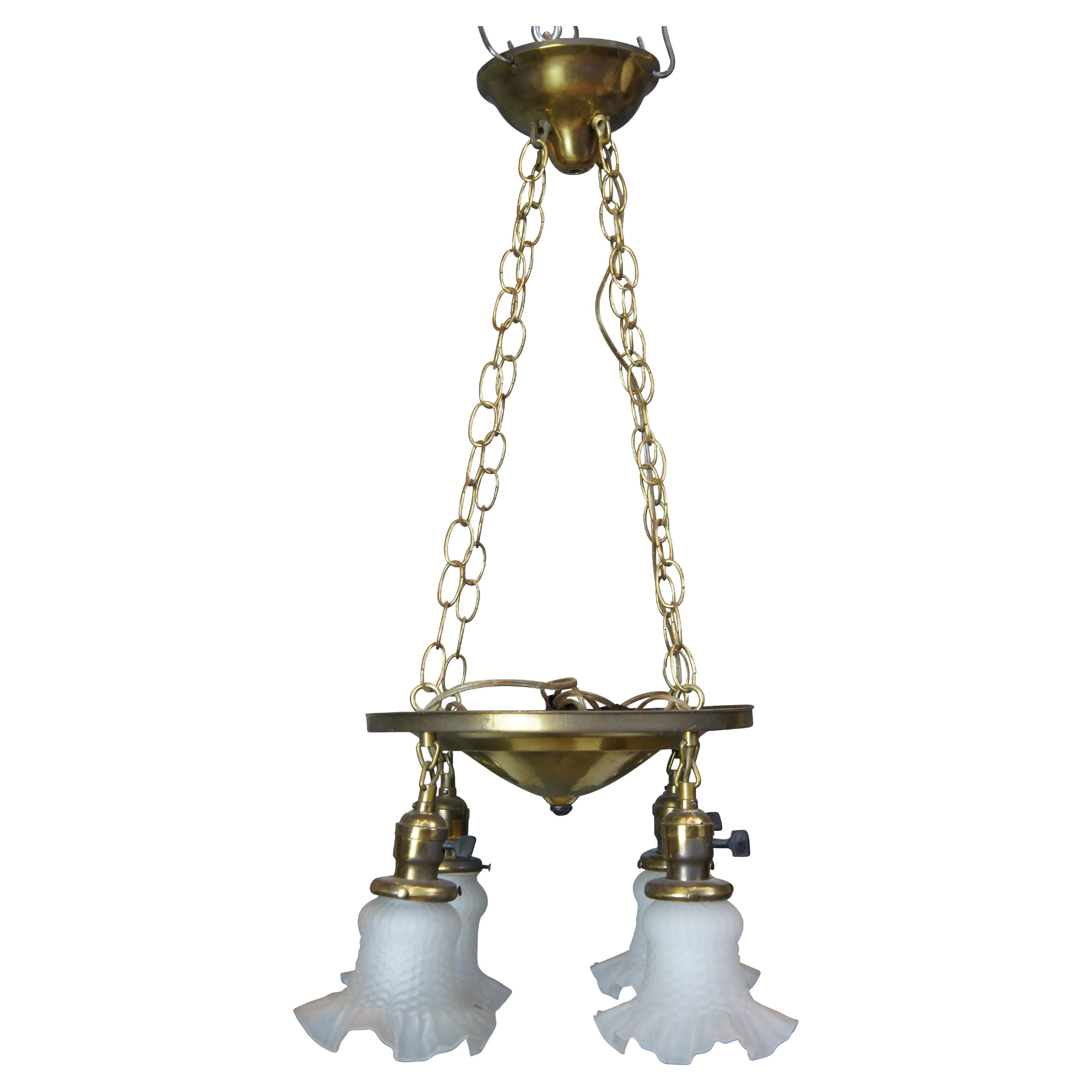 Viktorianische Revival Messing gekräuselt Glas 4 Licht Parlor Pendelleuchte Kronleuchter im Angebot
