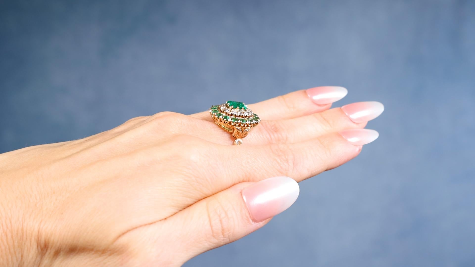 Round Cut Victorian Revival Emerald Diamond 14k Yellow Gold Cluster Ring For Sale