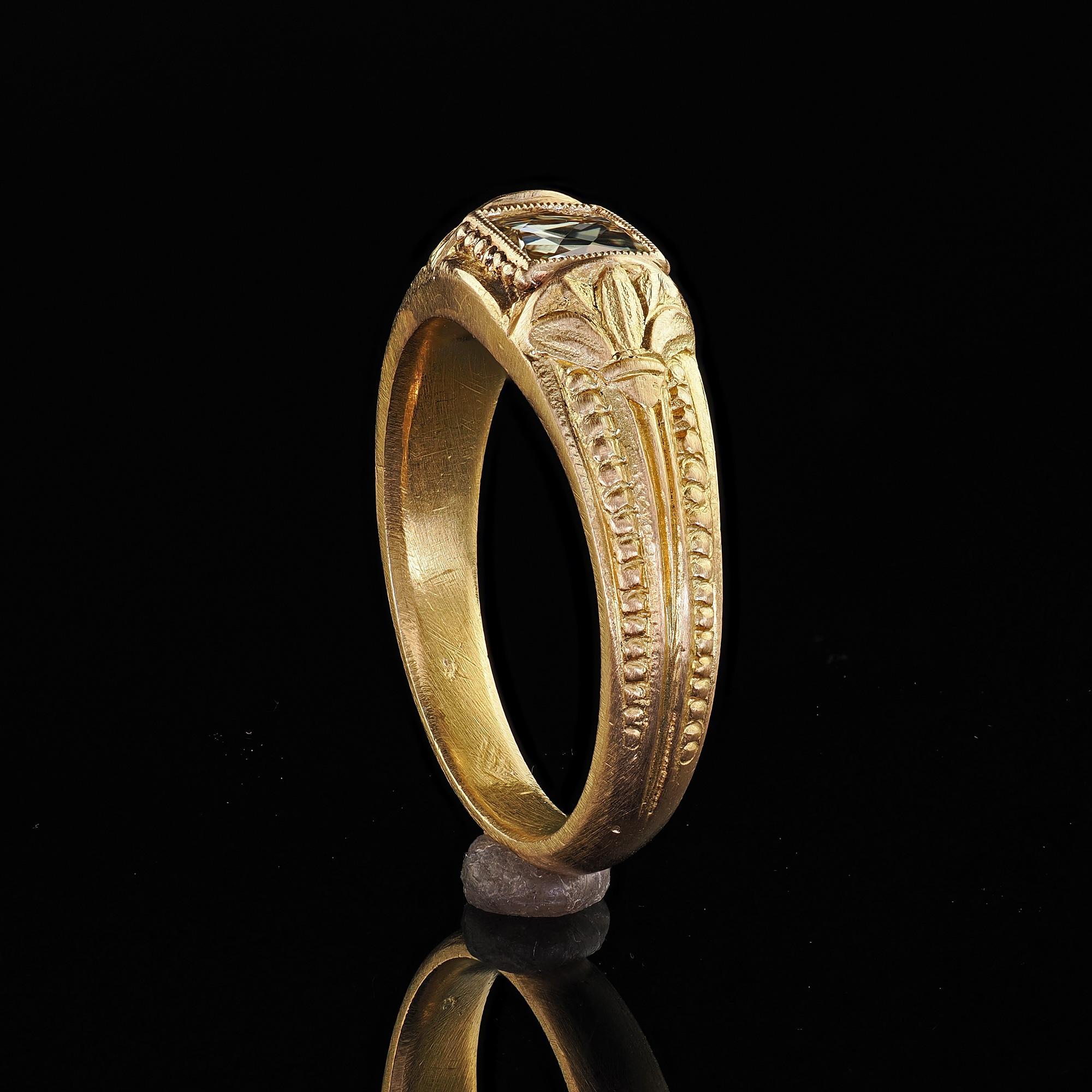 Bague de fiançailles française de style néo- victorien en or vert 18 carats avec diamant taille française en vente 3
