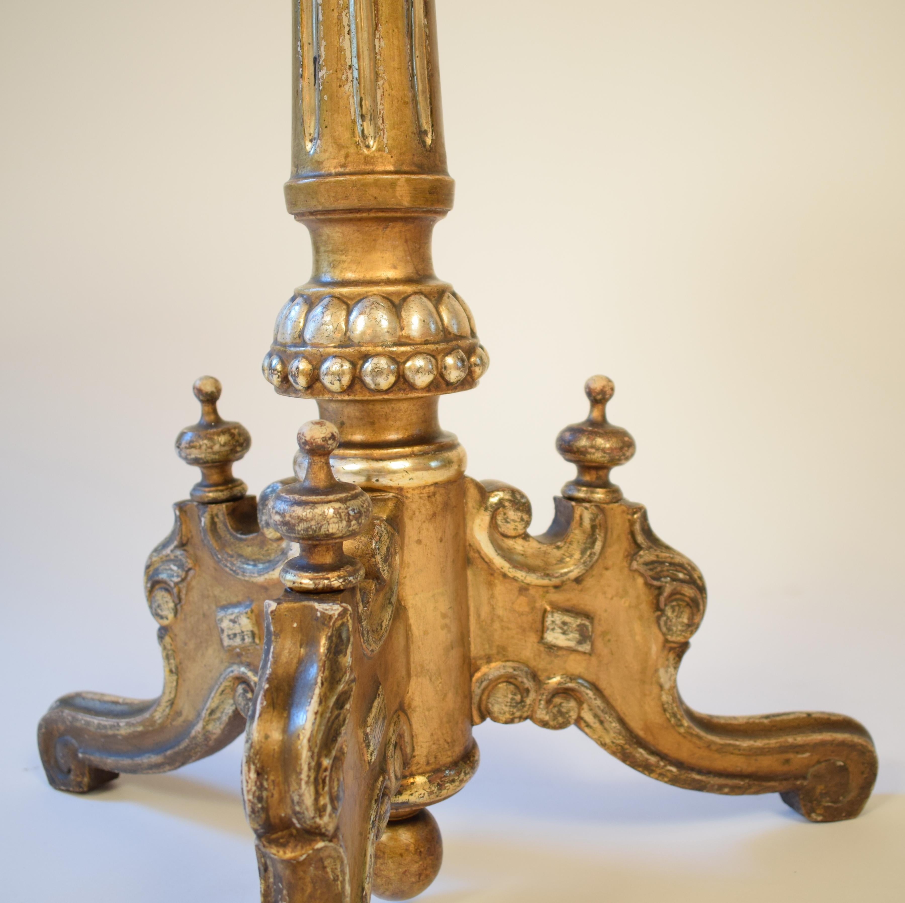 Viktorianisch / Revival Vergoldeter und eingelegter runder und gedrechselter Beistelltisch:: um 1870 (Buchenholz) im Angebot