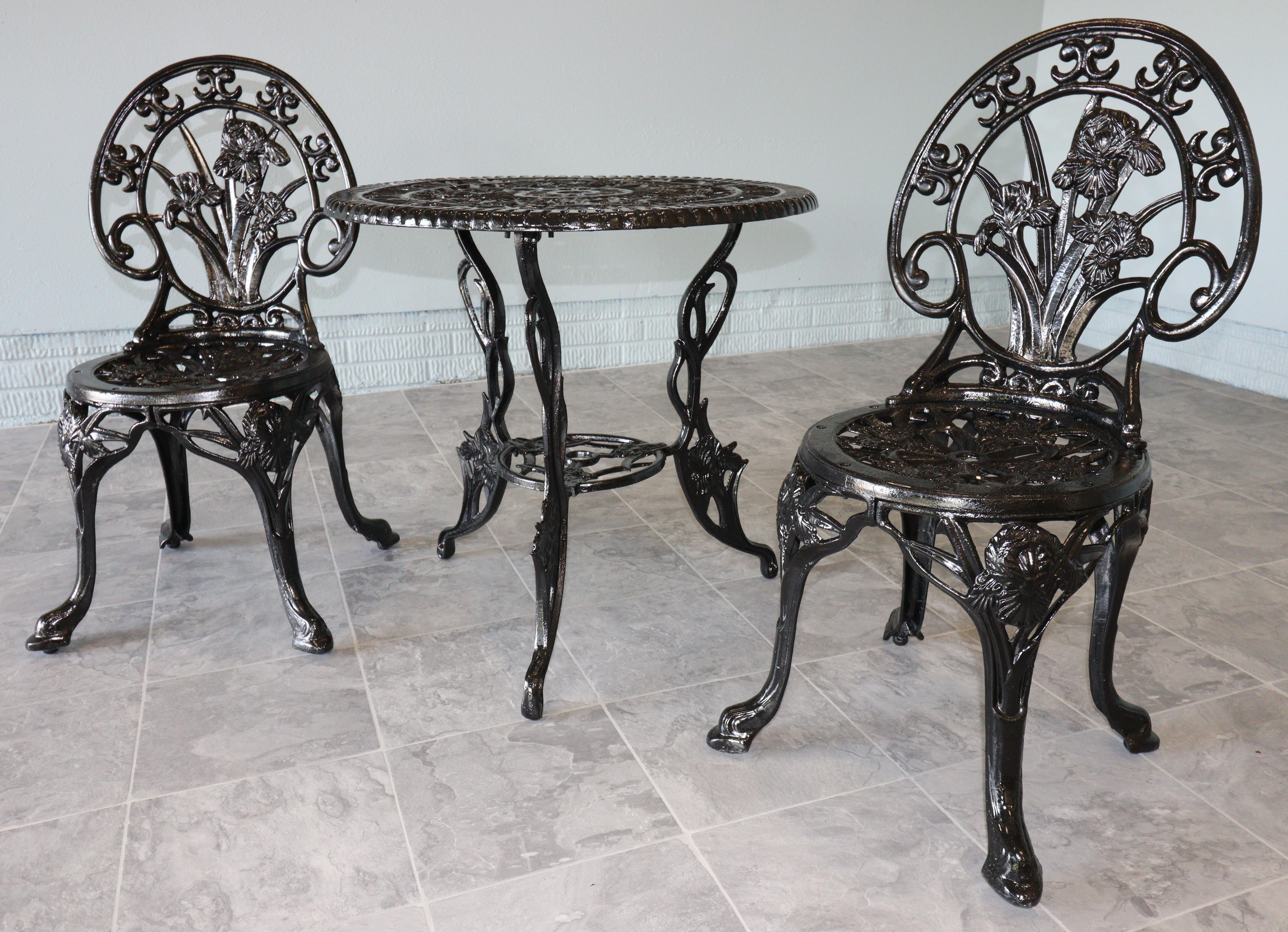 Cast Victorian Revival Iris themed bistro set For Sale