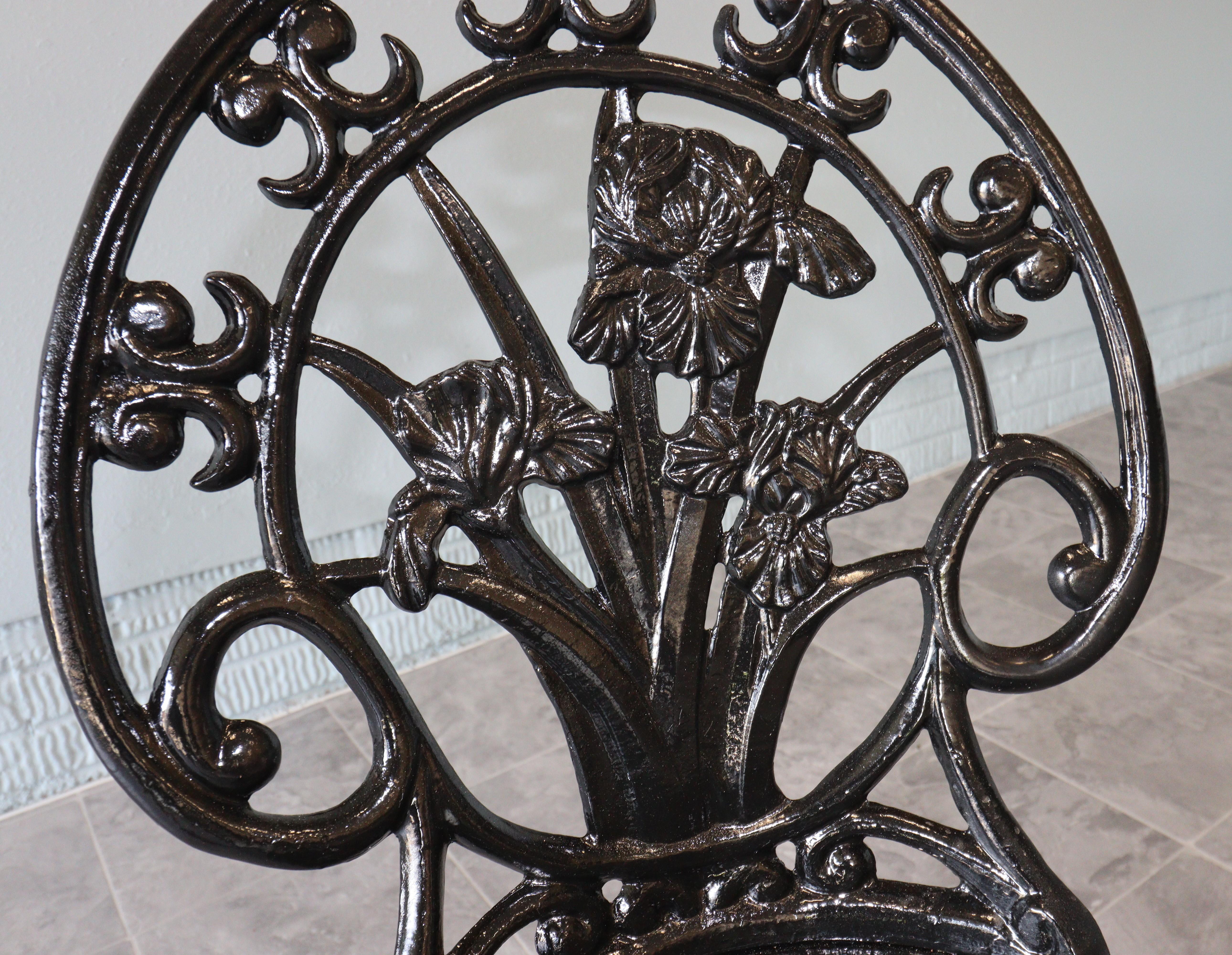 Aluminum Victorian Revival Iris themed bistro set For Sale