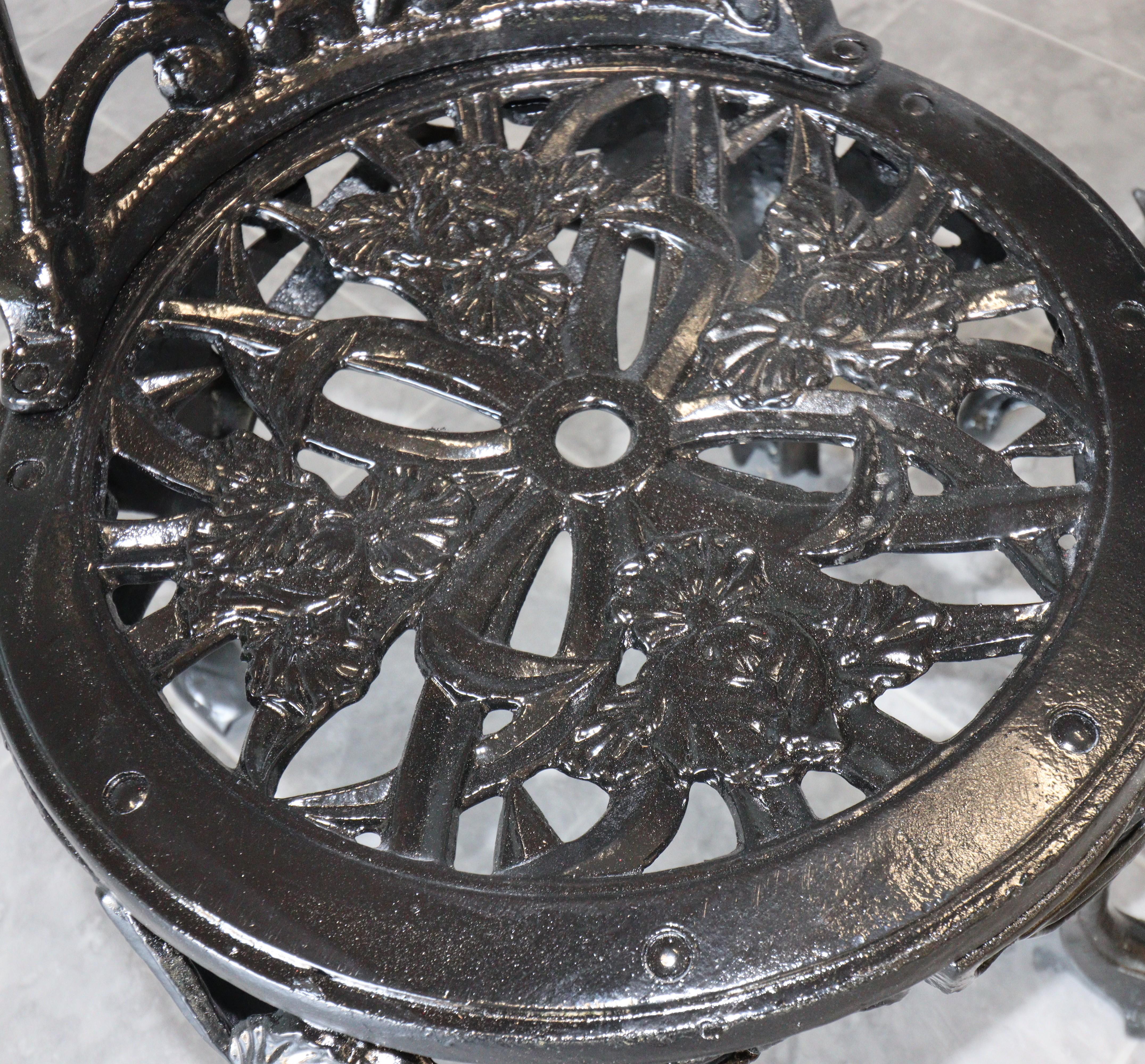 Set da bistrot a tema Iris in stile revival vittoriano in vendita 1