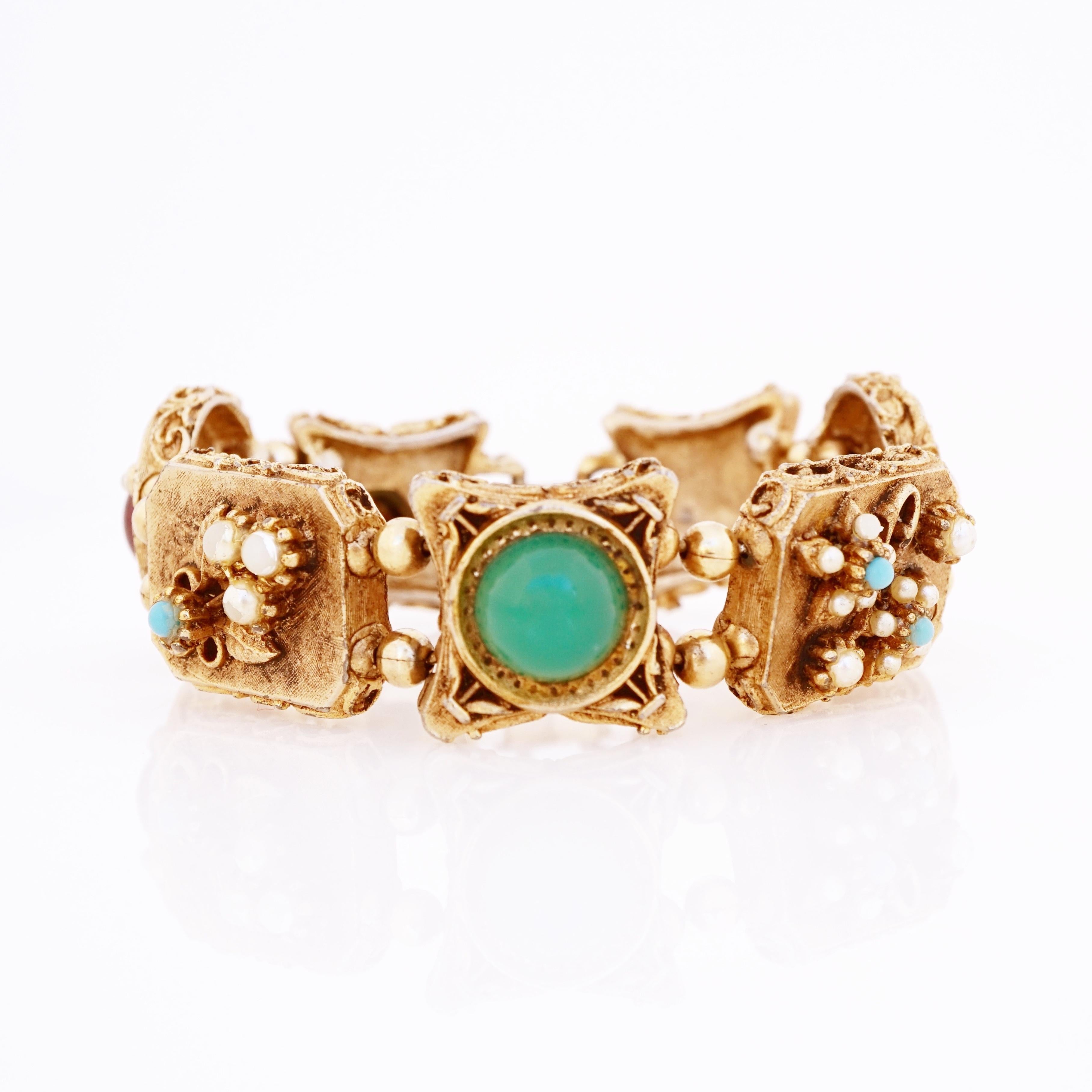 - Vintage item

- Collectible costume jewelry piece from the mid-century

- 8