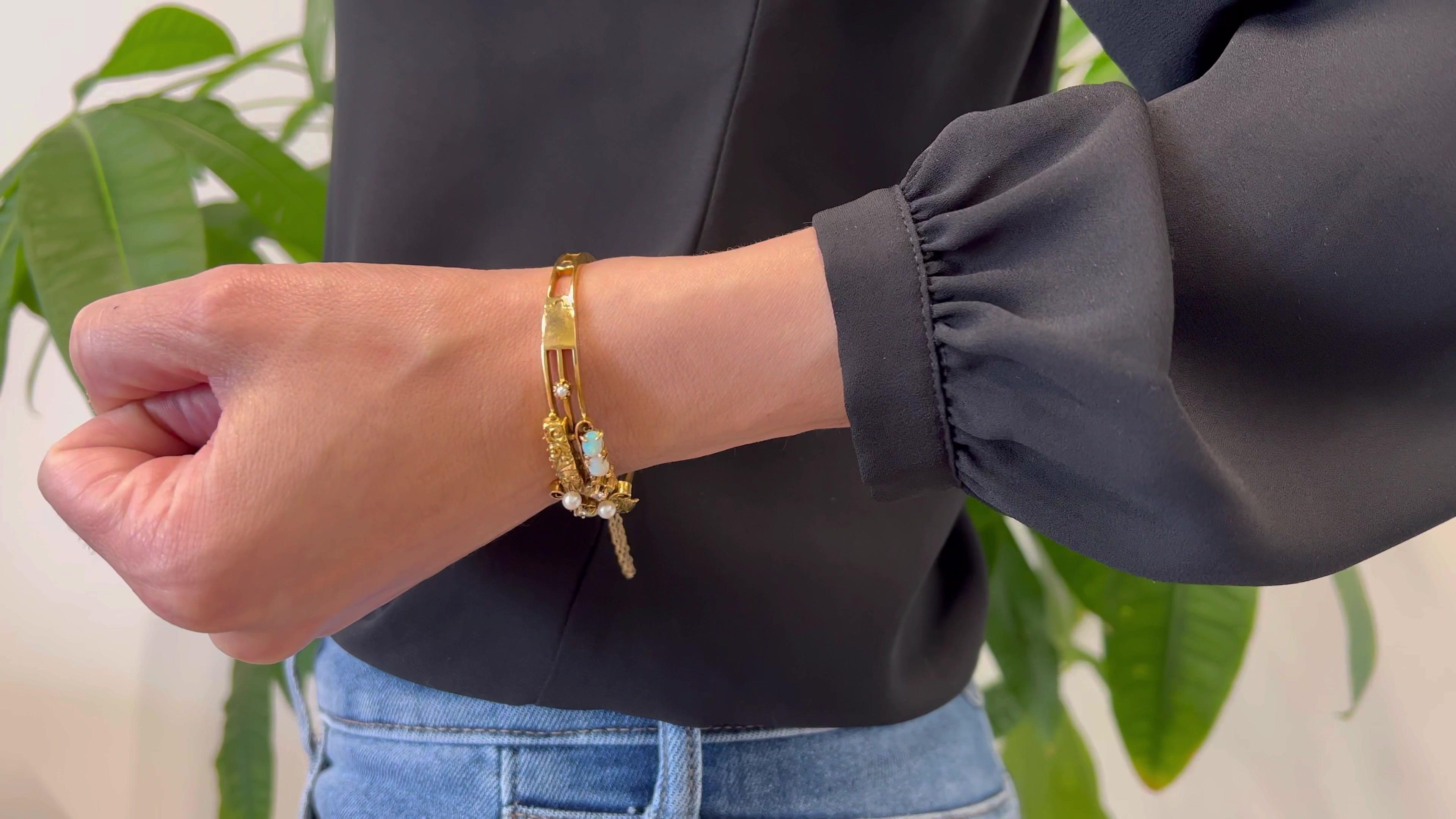 Viktorianisches Revival Opal, Diamant und Perle 14k Gelbgold Scharnier Manschette Armband im Zustand „Gut“ in Beverly Hills, CA
