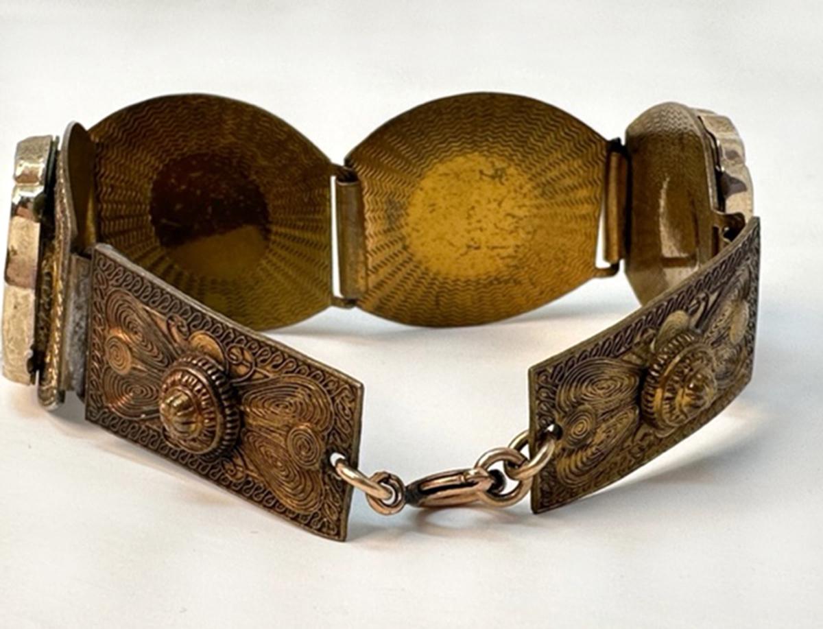 Viktorianisches Revival getäfeltes vergoldetes Armband aus viktorianischen Miniatur-Porträts im Angebot 1